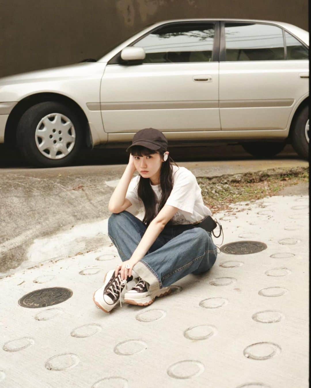 のインスタグラム：「音楽に救われる日々🎧 カラオケで大声で歌うのが気持ち良いですね。 皆さんの好きな曲は何ですか？ (最近の十八番は『君が好きだと叫びたい』です)」