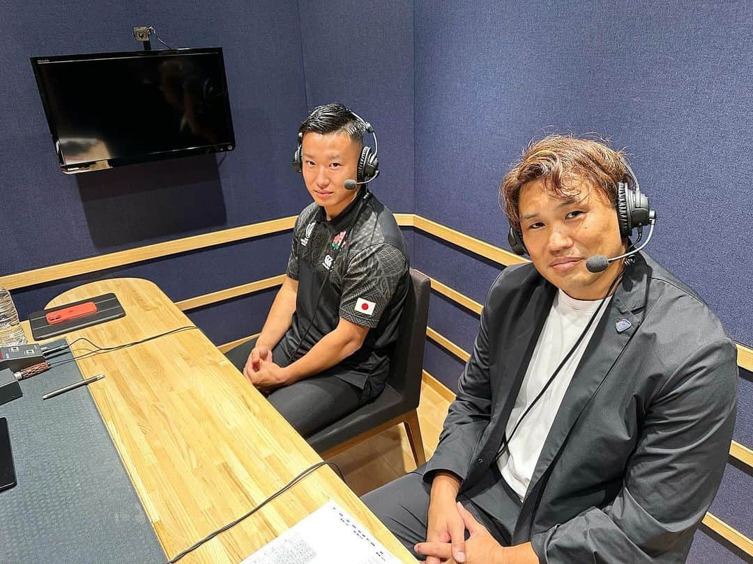 大西将太郎のインスタグラム：「ラグビーワールドカップ2023 日本代表の軌跡【Blu-ray BOX】 [Blu-ray] アナウンサーの仕事もしますねん笑 本日は日本代表ワールドカップ第３戦サモア代表との試合に齋藤直人選手をお呼びして声入れさせていただきました。『試合前の心境』『この時どういう会話をしてた？』『初めてのワールドカップはどうだった？』など現場にいた選手にその場の状況を聞きながら解説。ラグビー大好き直人と一緒に解説することが夢だったのが早くも叶いました。ありがとう、直人！発売前の予約も出来ますのでよかったら皆様手に取ってご覧いただければと思います。」