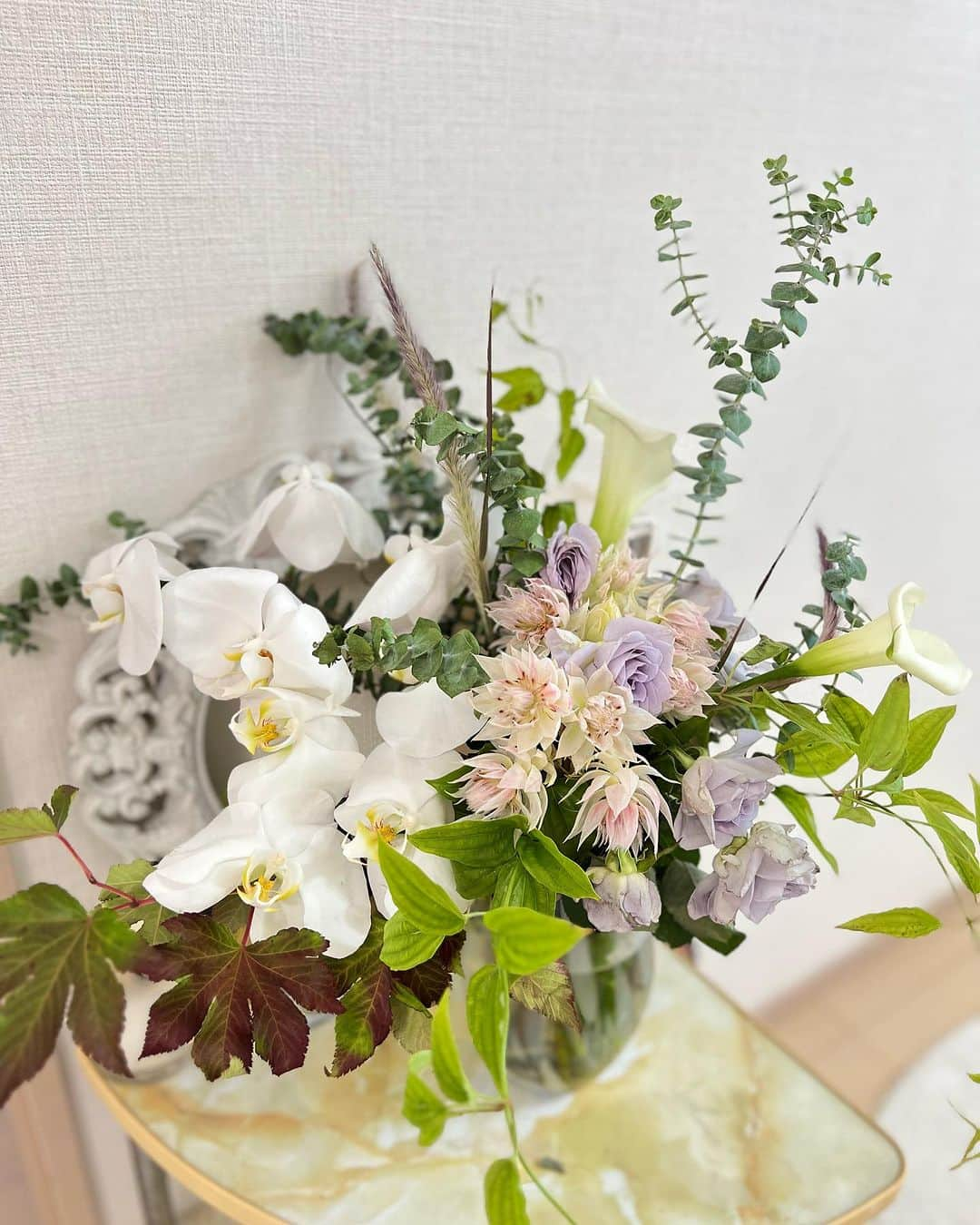 島村みやこさんのインスタグラム写真 - (島村みやこInstagram)「💐 上品で大人な雰囲気の花束に うっとりでした。  薄い紫可愛すぎる💜🐰 ． @flowershop_hanakago」10月25日 20時18分 - miyako_shimamura.official