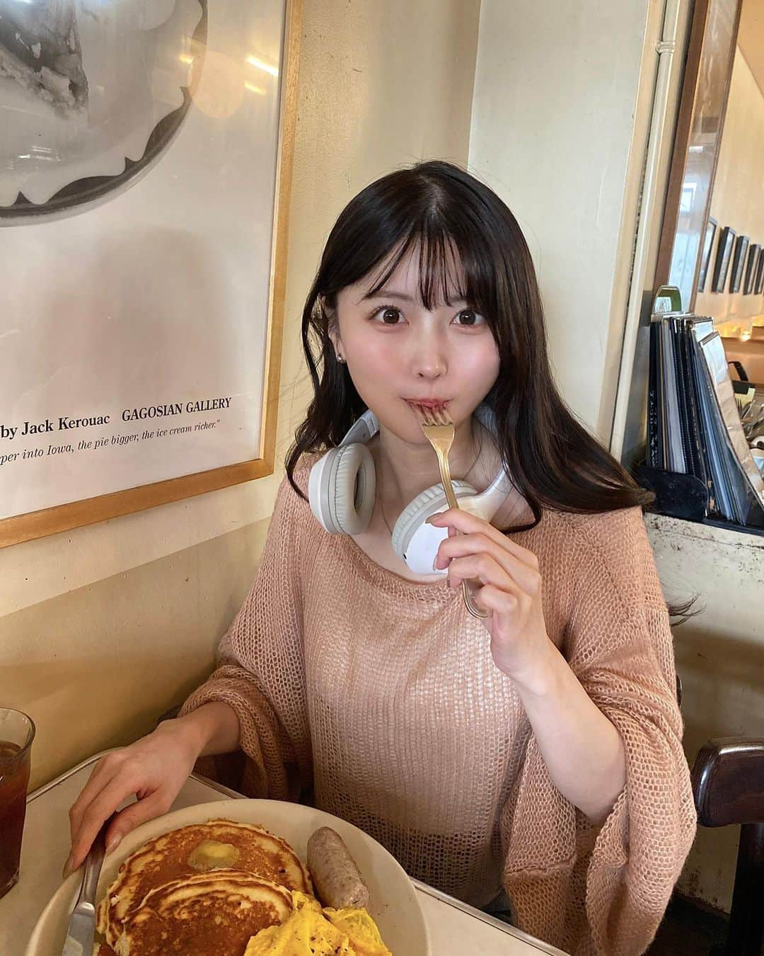 星乃まひろさんのインスタグラム写真 - (星乃まひろInstagram)「中目黒でランチしてお散歩した日🥞🫖 ㅤㅤㅤㅤㅤㅤㅤㅤㅤㅤㅤㅤㅤ ㅤㅤㅤㅤㅤㅤㅤㅤㅤㅤㅤㅤㅤ トップスは @mellow_neon の シアー感とゆったり感がかわいいのˊ˗   #mellowneon #ootd #code #中目黒カフェ #中目黒ランチ #シアーニット」10月25日 20時19分 - mhr_honi