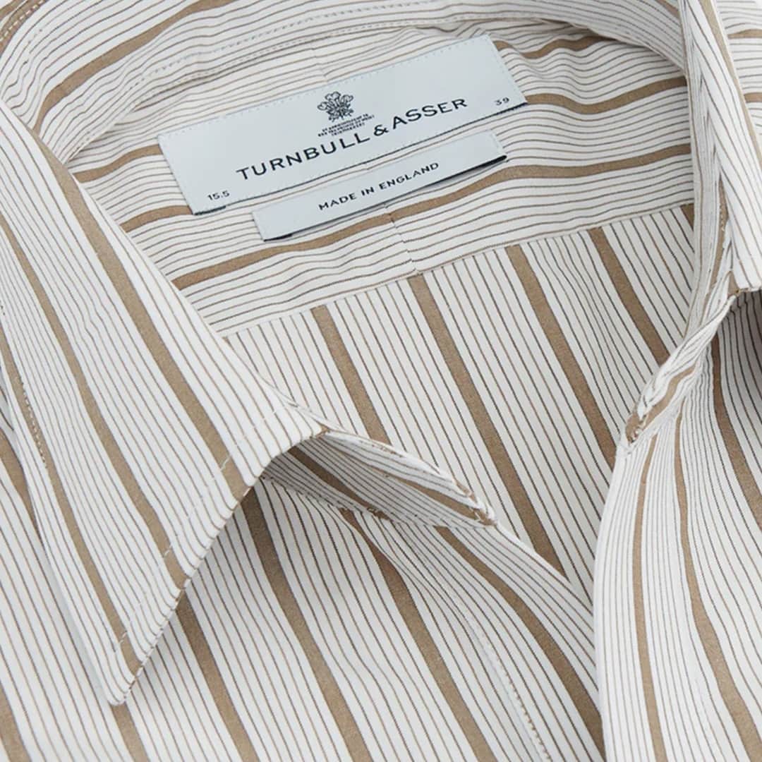 ターンブル&アッサーさんのインスタグラム写真 - (ターンブル&アッサーInstagram)「A shirt fit made for all occasions from casual attires to elegant ensembles. Combine it with your favourite elegant knitwear. ⁠ ⁠ #TurnbullandAsser」10月25日 20時20分 - turnbull_asser
