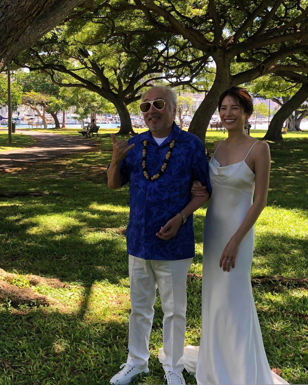 土屋希美さんのインスタグラム写真 - (土屋希美Instagram)「🤵‍♂️👰‍♀️ 2019年にハワイで挙式を挙げる予定がコロナで無くなり 子供も授かって、挙式とかいいや〜 となっていた所、ハワイ行くついでに写真だけでも撮ればどう？となり実現したブライダルフォト📸 家族に声をかけたらハワイまで来てくれました♡ 皆んなお揃いのアロハとムームー着て🤙 3年越しに良い思い出になりました♡♡ #ブライダルフォト #ハワイウェディングフォト」10月25日 20時22分 - nozonni