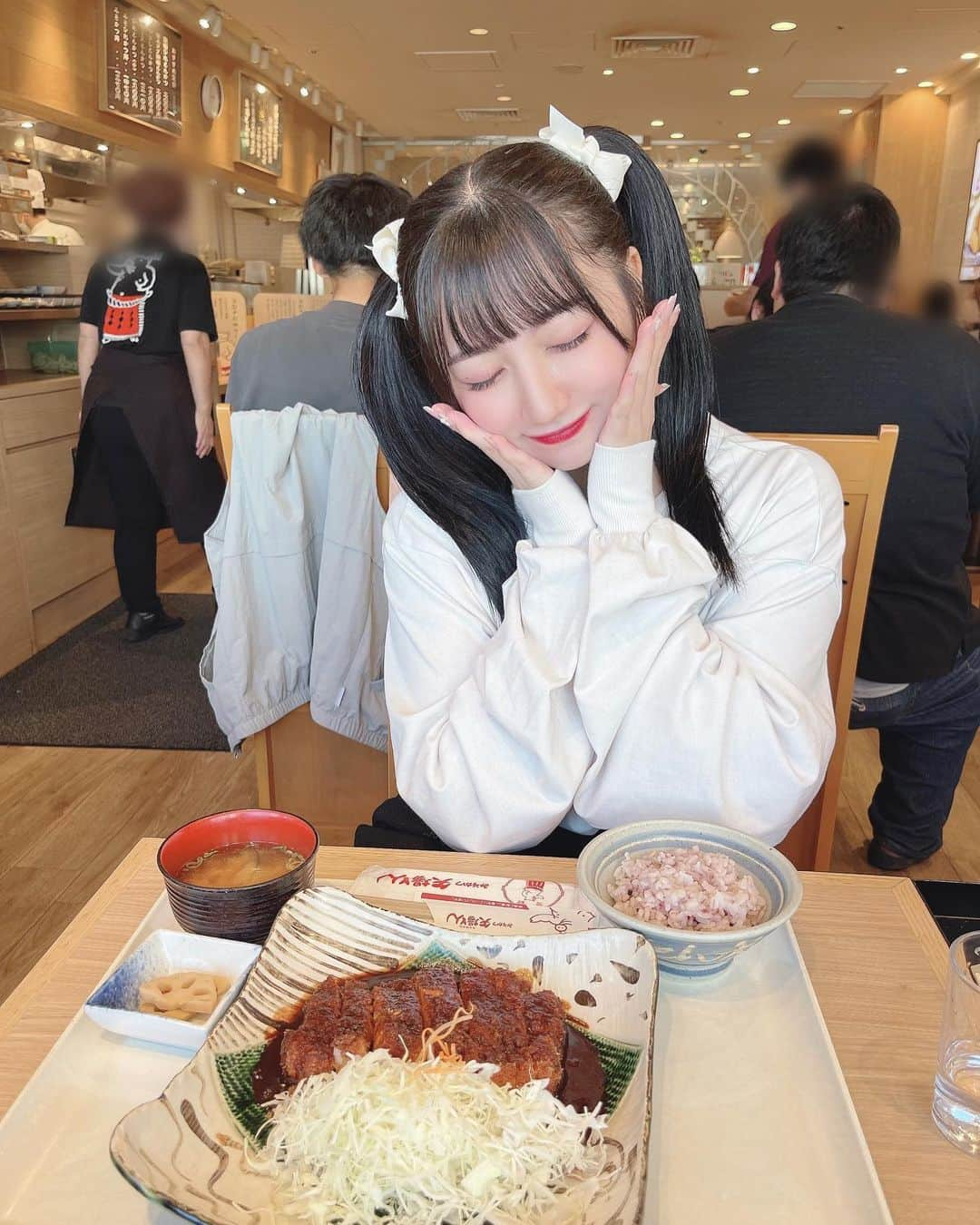 高橋希良さんのインスタグラム写真 - (高橋希良Instagram)「. 名古屋.ᐟ.ᐟ 矢場とん食べれたよ🐷‎🤍」10月25日 20時24分 - kira_takahashi_official