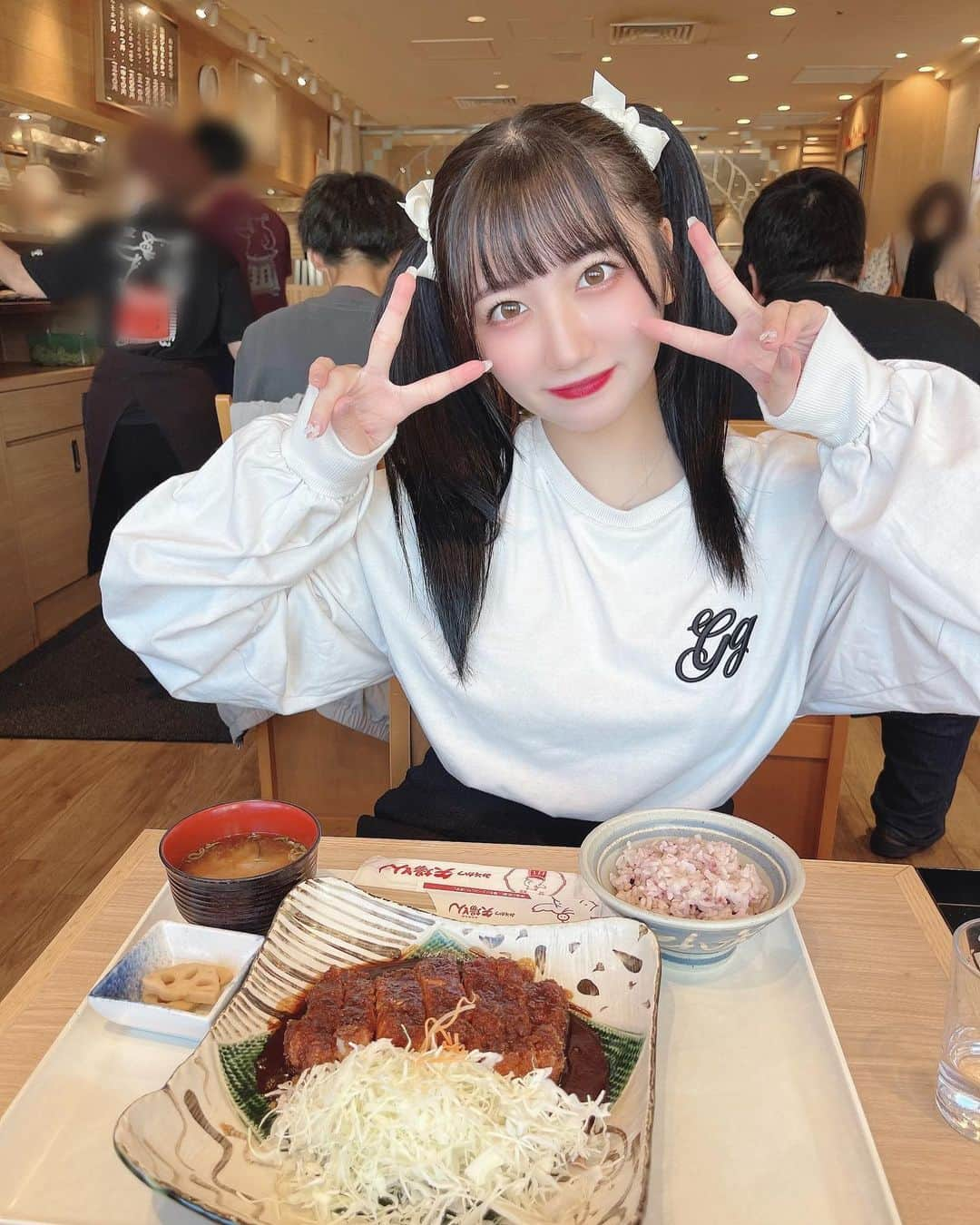 高橋希良さんのインスタグラム写真 - (高橋希良Instagram)「. 名古屋.ᐟ.ᐟ 矢場とん食べれたよ🐷‎🤍」10月25日 20時24分 - kira_takahashi_official