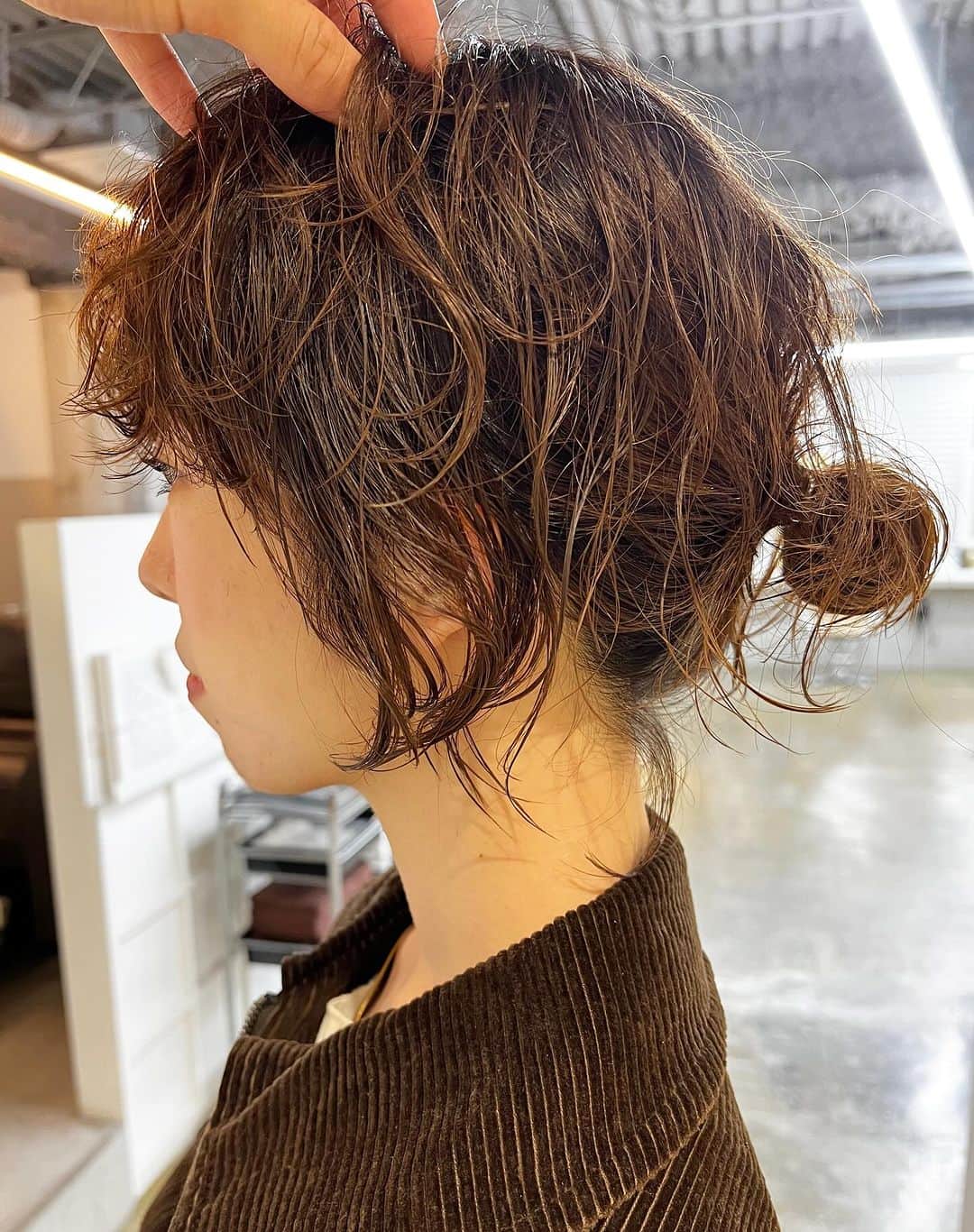 高橋忍のインスタグラム：「cut & perm  どこの髪を落としてもベストアレンジ。  @magnolia_hinata   ありがとうございます。」