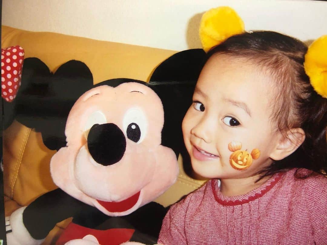 邑菜のインスタグラム：「ここまで大きくなりました🎃 20年もののプーの耳🐻 奇跡的にハロウィンの季節なの鳥肌たったんだが！！」