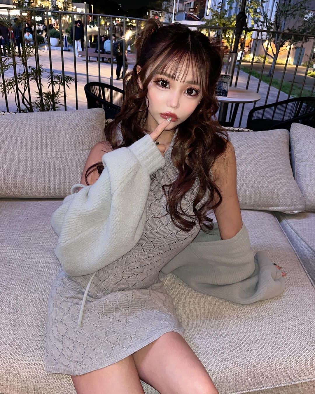くまみゆのインスタグラム：「. りりちゃんとご飯💚 久屋のお気に入りテラスのお店♡ この時期だからまだテラスでご飯食べれる！ 髪型可愛〜〜🥰 . . #darich」