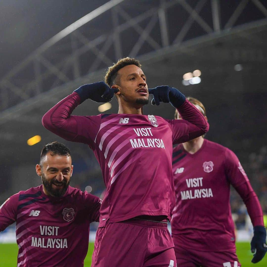 カラム・ロビンソンさんのインスタグラム写真 - (カラム・ロビンソンInstagram)「Big win and a goal ⚽️ Tuesday nights on the road don’t get better 👊🏽  Thank you to the travelling fans 💙 #CardiffCity」10月25日 20時32分 - callumrobinson7