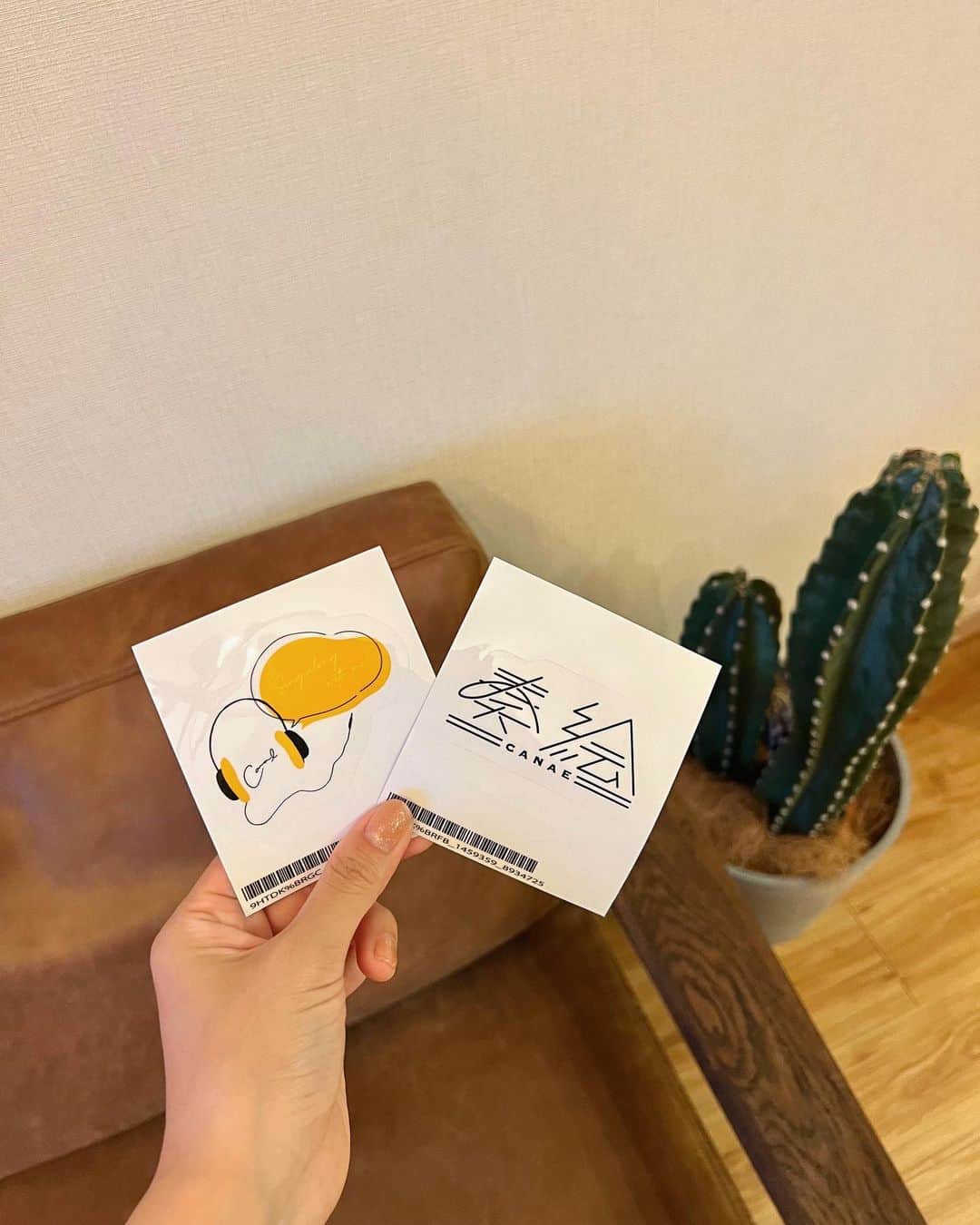 かーなーのインスタグラム：「【𝚘𝚏𝚏𝚒𝚌𝚒𝚊𝚕 𝚠𝚎𝚋 𝚜𝚑𝚘𝚙】 ⁡ この度、オリジナルウェブサイト 「かなさん堂」が オープンしました🦩🤍 ⁡ ''かなさんど〜 ＝ 愛してる''  沖縄方言で1番好きな言葉から 名付けました♡ ⁡ デザインは日常での使いやすさを 意識しながら描いてみました💖 どうかな？ ⁡ 是非、是非、ゲットしてくれると 嬉しいです！  好きなグッズを持って、是非 ライブに遊びにきてください♡♡ ⁡ #奏絵」