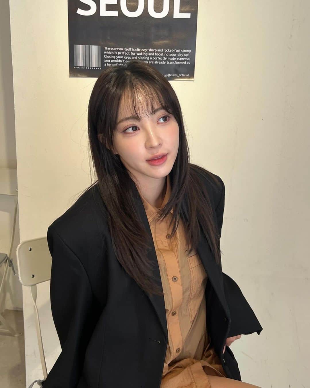 ジャング・ウネ・サングのインスタグラム：「coffee☕️ with bbo 머리 짤랐음 🫡 짜르는순간부터 다시기르는중」