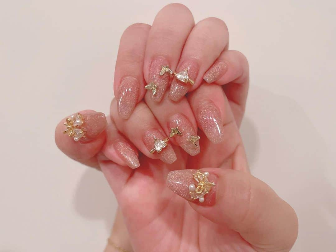 太田里織菜のインスタグラム：「. . ♡♡♡ . #ネイル #nail #ネイルデザイン #韓国ネイル　#マグネットネイル」