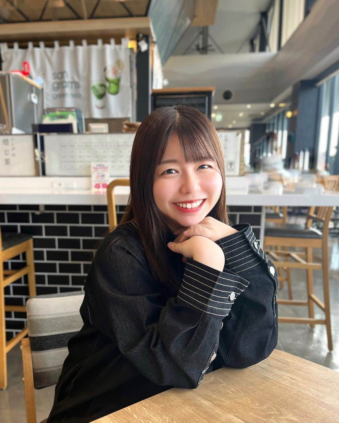 今井瞳さんのインスタグラム写真 - (今井瞳Instagram)「🍽️ ㅤㅤㅤㅤㅤㅤㅤㅤㅤㅤㅤㅤㅤ ㅤㅤㅤㅤㅤㅤㅤㅤㅤㅤㅤㅤㅤ デニムのワンピース＊ ブラックがかわいい🖤  この時まだ髪色明るいなぁ ㅤㅤㅤㅤㅤㅤㅤㅤㅤㅤㅤㅤㅤ ㅤㅤㅤㅤㅤㅤㅤㅤㅤㅤㅤㅤㅤ 佐賀に住む親戚のお家から 沢山のさつまいもとお米が届きました📦 うれしいな〜🍠♡ 秋ですねぇ！！！！！！！ ㅤㅤㅤㅤㅤㅤㅤㅤㅤㅤㅤㅤㅤ ㅤㅤㅤㅤㅤㅤㅤㅤㅤㅤㅤㅤㅤ  #ootd #fasion #秋コーデ #오오티디　#いいね返し #今井瞳」10月25日 20時40分 - i_hitomi_0531