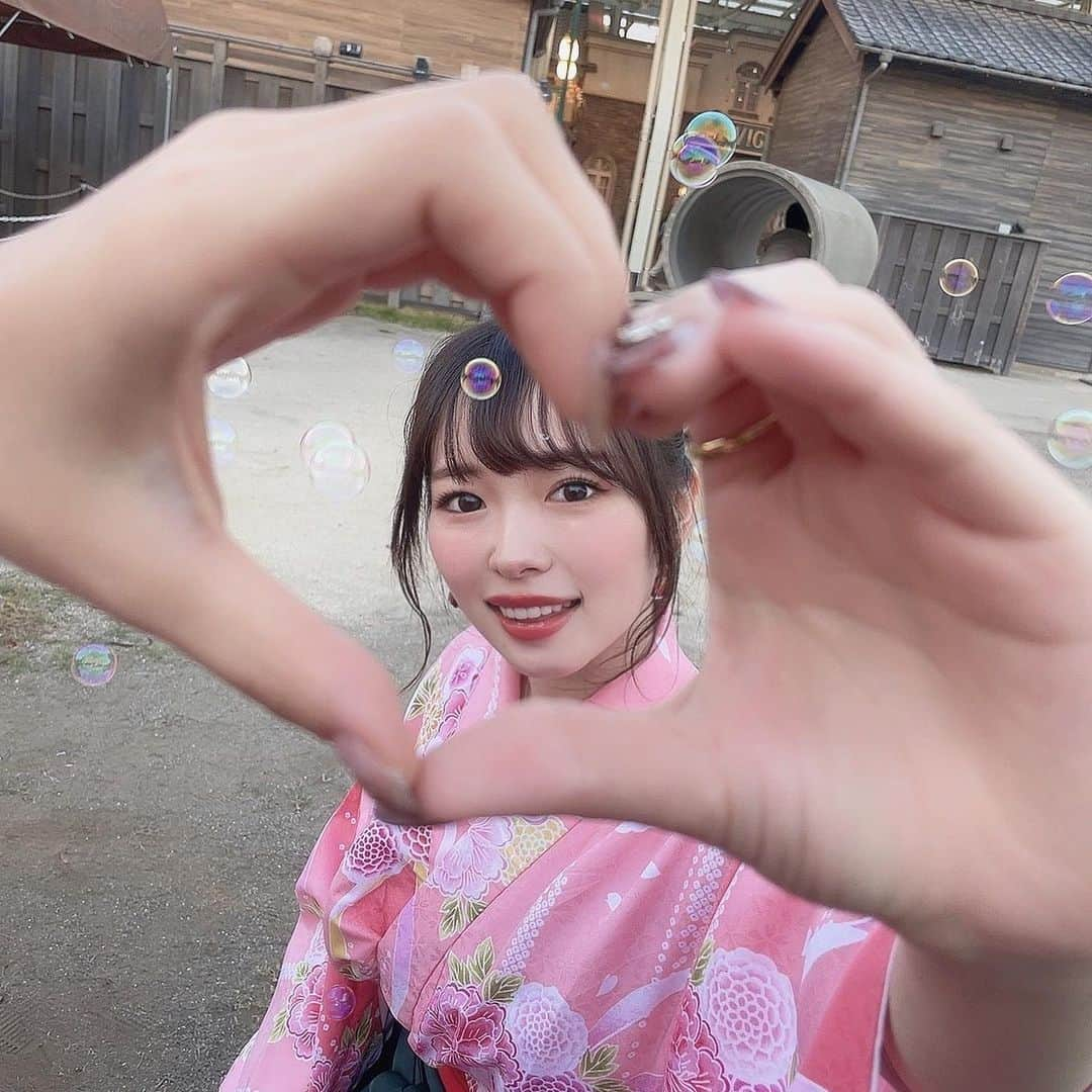 橋本紗奈さんのインスタグラム写真 - (橋本紗奈Instagram)「西武園ゆうえんちに行ったよ🎡 みんなで袴👘ˎˊ˗  射的の才能がありすぎて、シャボン玉ゲットした🫧  はじめましてのあたろーちゃんと、いつメンのAUNさんと行ってきたよ〜！🕺🕺  ご飯も、乗り物も人も優しくて、幸せ空間だった...♡ あと、夜になると綺麗なイルミネーションもあって、わくわくいっぱいでしたー！  #西武園ゆうえんち #西武園 #ゆうえんち #袴 #袴ヘア #袴ヘアアレンジ」10月25日 20時51分 - hashimoto_sana