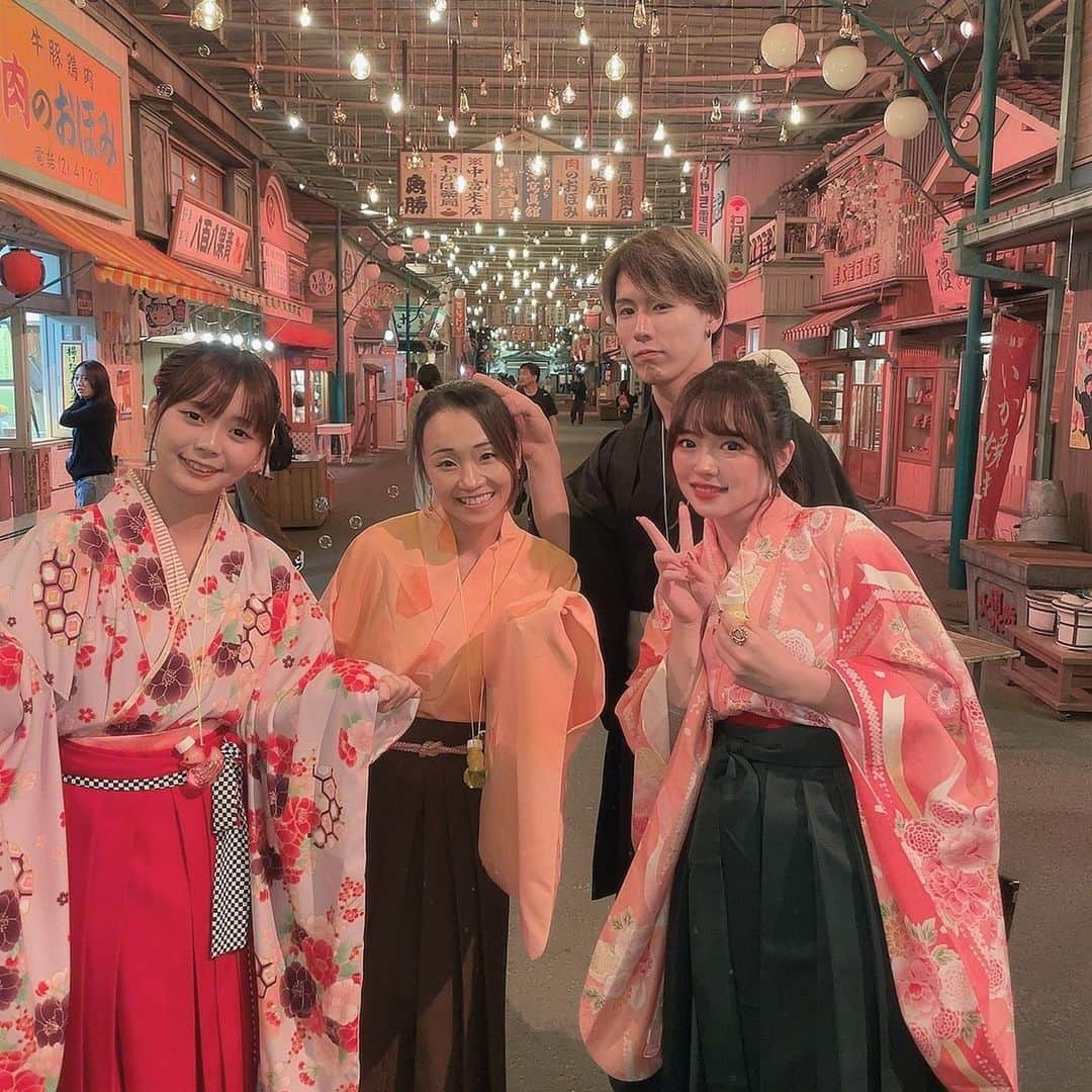 橋本紗奈さんのインスタグラム写真 - (橋本紗奈Instagram)「西武園ゆうえんちに行ったよ🎡 みんなで袴👘ˎˊ˗  射的の才能がありすぎて、シャボン玉ゲットした🫧  はじめましてのあたろーちゃんと、いつメンのAUNさんと行ってきたよ〜！🕺🕺  ご飯も、乗り物も人も優しくて、幸せ空間だった...♡ あと、夜になると綺麗なイルミネーションもあって、わくわくいっぱいでしたー！  #西武園ゆうえんち #西武園 #ゆうえんち #袴 #袴ヘア #袴ヘアアレンジ」10月25日 20時51分 - hashimoto_sana