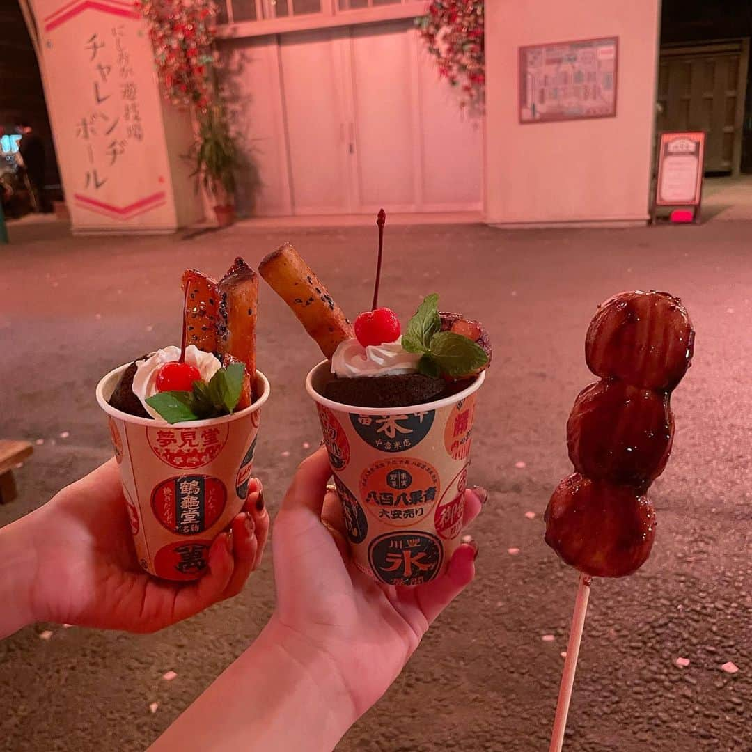 橋本紗奈さんのインスタグラム写真 - (橋本紗奈Instagram)「西武園ゆうえんちに行ったよ🎡 みんなで袴👘ˎˊ˗  射的の才能がありすぎて、シャボン玉ゲットした🫧  はじめましてのあたろーちゃんと、いつメンのAUNさんと行ってきたよ〜！🕺🕺  ご飯も、乗り物も人も優しくて、幸せ空間だった...♡ あと、夜になると綺麗なイルミネーションもあって、わくわくいっぱいでしたー！  #西武園ゆうえんち #西武園 #ゆうえんち #袴 #袴ヘア #袴ヘアアレンジ」10月25日 20時51分 - hashimoto_sana