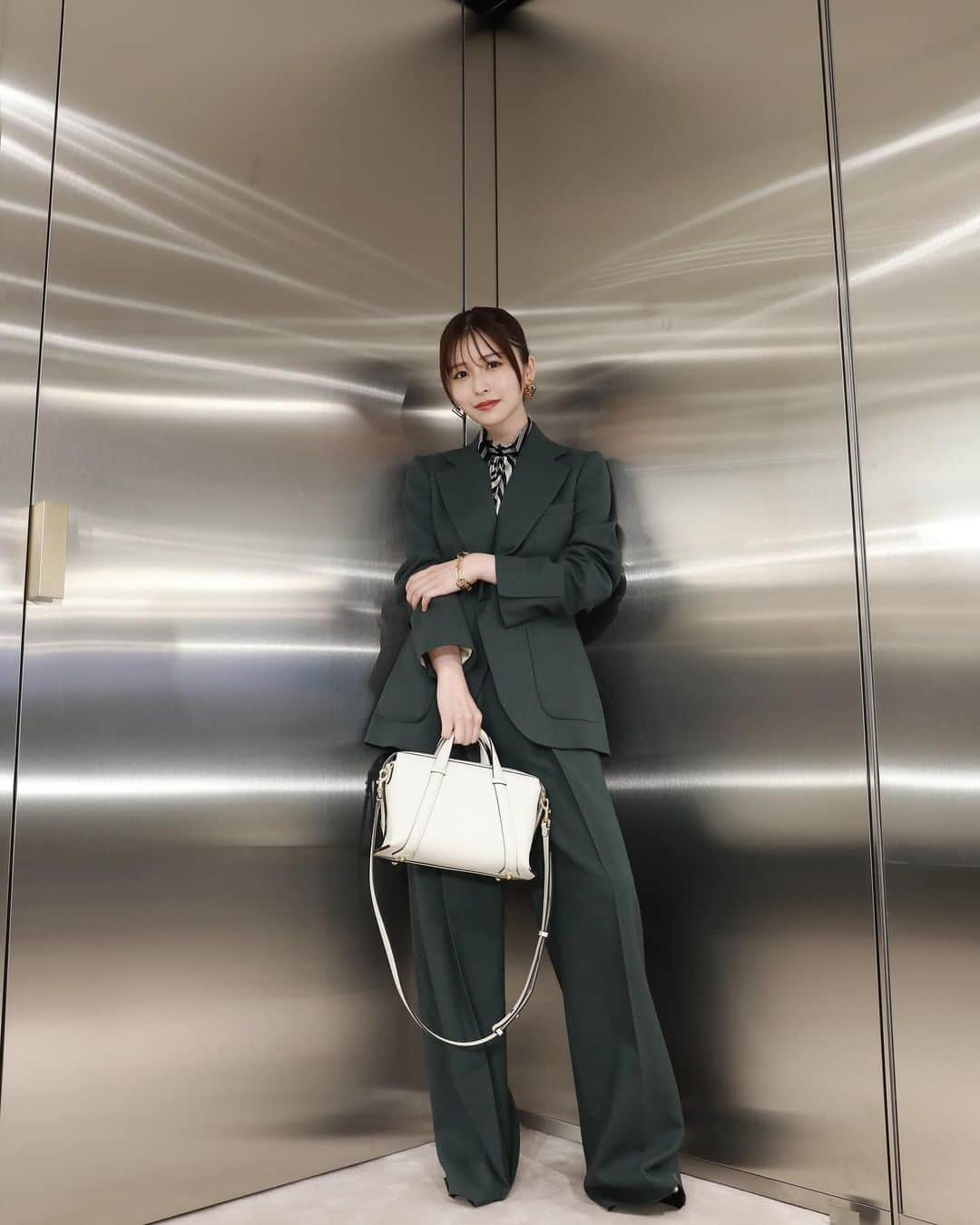 長濱ねるさんのインスタグラム写真 - (長濱ねるInstagram)「Fendi Winter collection  Stefano PilatiとKim Jonesによる特別コレクション。ジェンダーレスな麗しい美しさに惚れ惚れしました 🌨️  @fendi  #PR #FENDI #FendiWinter」10月25日 20時51分 - nerunagahama_