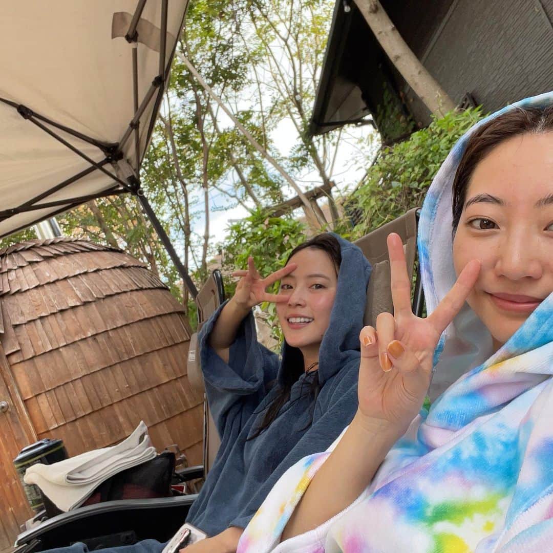 池上紗理依のインスタグラム：「初めての川サウナが気持ち良すぎて最高でした、、☺️ 動画に関しては撮られてることも玲奈がいる事も気づいてない中ひとりではしゃいでました。笑 #サウナ #川サウナ」