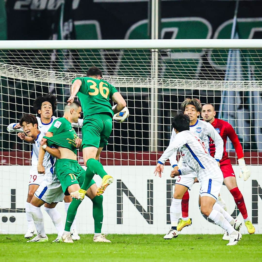 Goal Japanさんのインスタグラム写真 - (Goal JapanInstagram)「🇨🇳 終盤に猛攻も、甲府が今季 #ACL 初黒星 🇯🇵 浙江FC (中国) に先制された #ヴァンフォーレ甲府 は、後半14分に追加点を奪われリードを広げられる展開。終盤にチャンスを作り決定機を迎えるも1点が遠く、0-2の完封負けで今大会初黒星。開幕連敗スタートだった浙江FCが初勝利を飾った。(Photo: Getty Images)  #soccer #football #AFC #afcchampionslegue #meijiyasudaseimeijleague #jleague #ventforetkofu #ventforet #サッカー #フットボール #AFCチャンピオンズリーグ #明治安田生命Jリーグ #⚽」10月25日 21時00分 - goaljapan