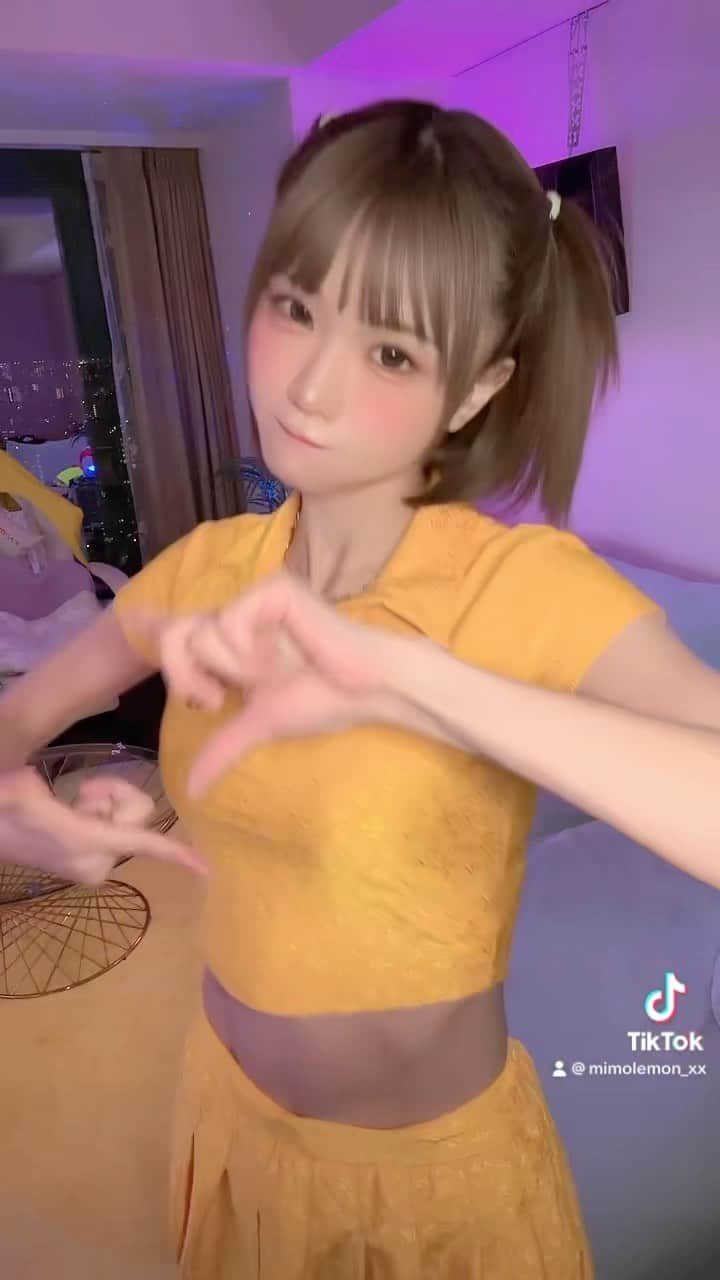 のインスタグラム：「間違えた🍋  #tiktok #ティックトック #踊ってみた #みもれもん #mimolemon #dance #dancegirl #sns #reel #cosplay #cosplayer #コスプレイヤー＠tiktok @tiktok_japan」