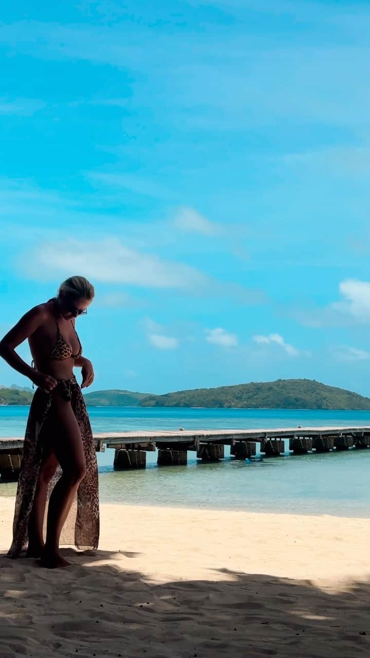 ジェネビーブ・モートンのインスタグラム：「Out here acting like a leopard on vacation」