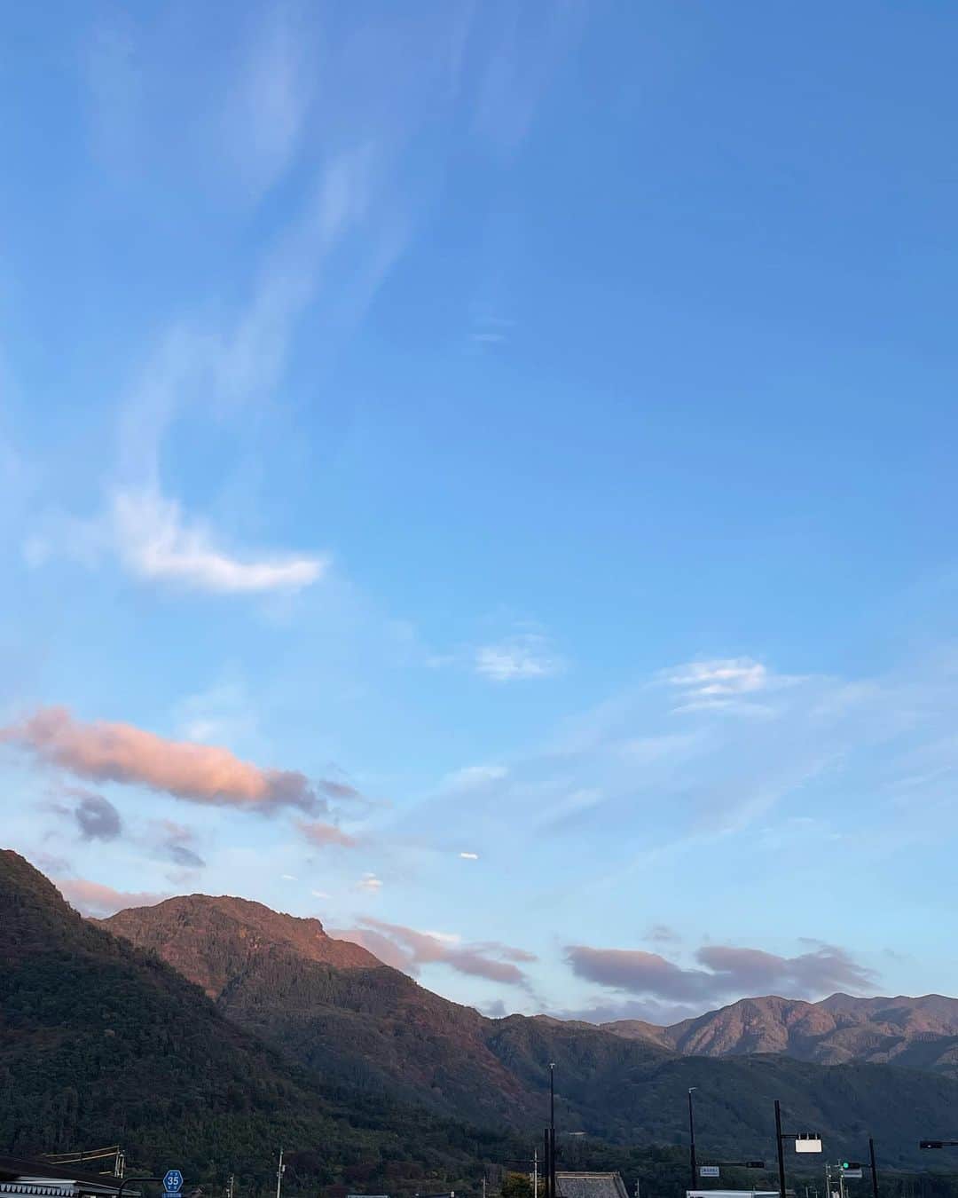 前川泰之さんのインスタグラム写真 - (前川泰之Instagram)「映画の撮影で出掛けてましたー。  こんな景色はいくらでも眺めていられる✨  美味しいものもいただきましたー😌  #風景　#ロケ先の楽しみ　#映画　 #landscape #japan」10月25日 20時55分 - maekawa_yasuyuki_official