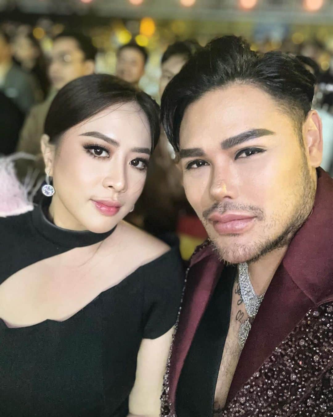 Ivan Gunawanのインスタグラム：「Thank u  @mscosmeticofficial  thank u  @maharanikemala  love love  for  @ritassyawellgreat」