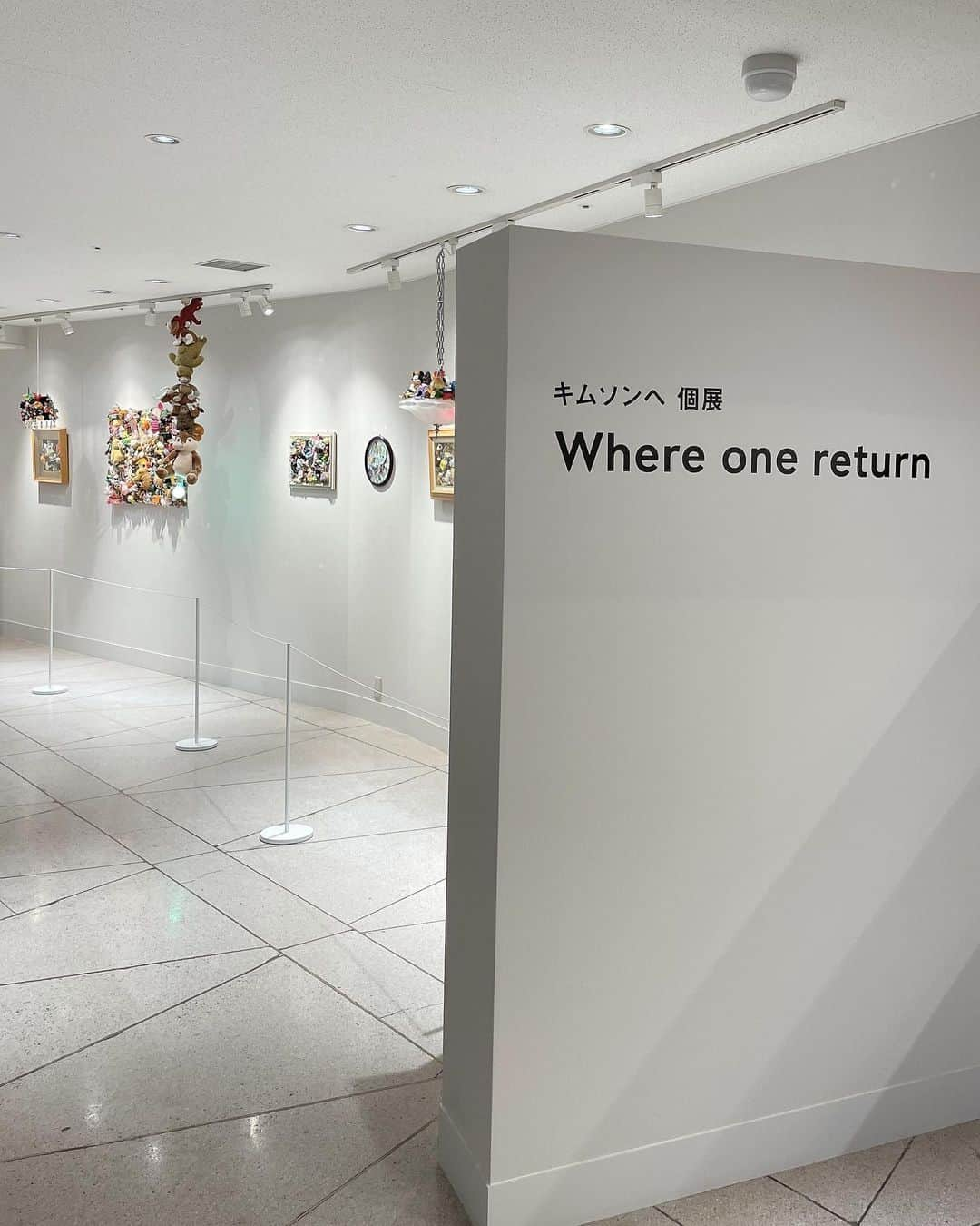 板橋よしえさんのインスタグラム写真 - (板橋よしえInstagram)「. キム・ソンヘちゃんの個展 「Where one return」を観にカエラちゃん @kaela_official と横浜マリンタワーへ🫧 ソンへちゃんから語られる制作秘話、おもしろかった～☺️ ぜーんぶかわいいのだけど！中でもE.T.のランプがめちゃめちゃかわいいいい･･･😍❣️ 個展を観たあとはソンへちゃんとカエラちゃんと山下公園で海を見ながらのんびり～。天気も良くて気持ちよかったな😚家族とも来たいな！  ソンへちゃん素敵な機会をありがとうー☺️✨ _ _ _ _ _ _ _ _ _ _ _ _ _ _ _ _ _ _ _ _ _ _ _ _ _ _ _ _ _ _ キム・ソンヘ 「Where one return」 横浜マリンタワー 2階アートギャラリー 10/30(月)まで開催中🧸 _ _ _ _ _ _ _ _ _ _ _ _ _ _ _ _ _ _ _ _ _ _ _ _ _ _ _ _ _ _ #キムソンヘ」10月25日 20時57分 - candy_yoshie