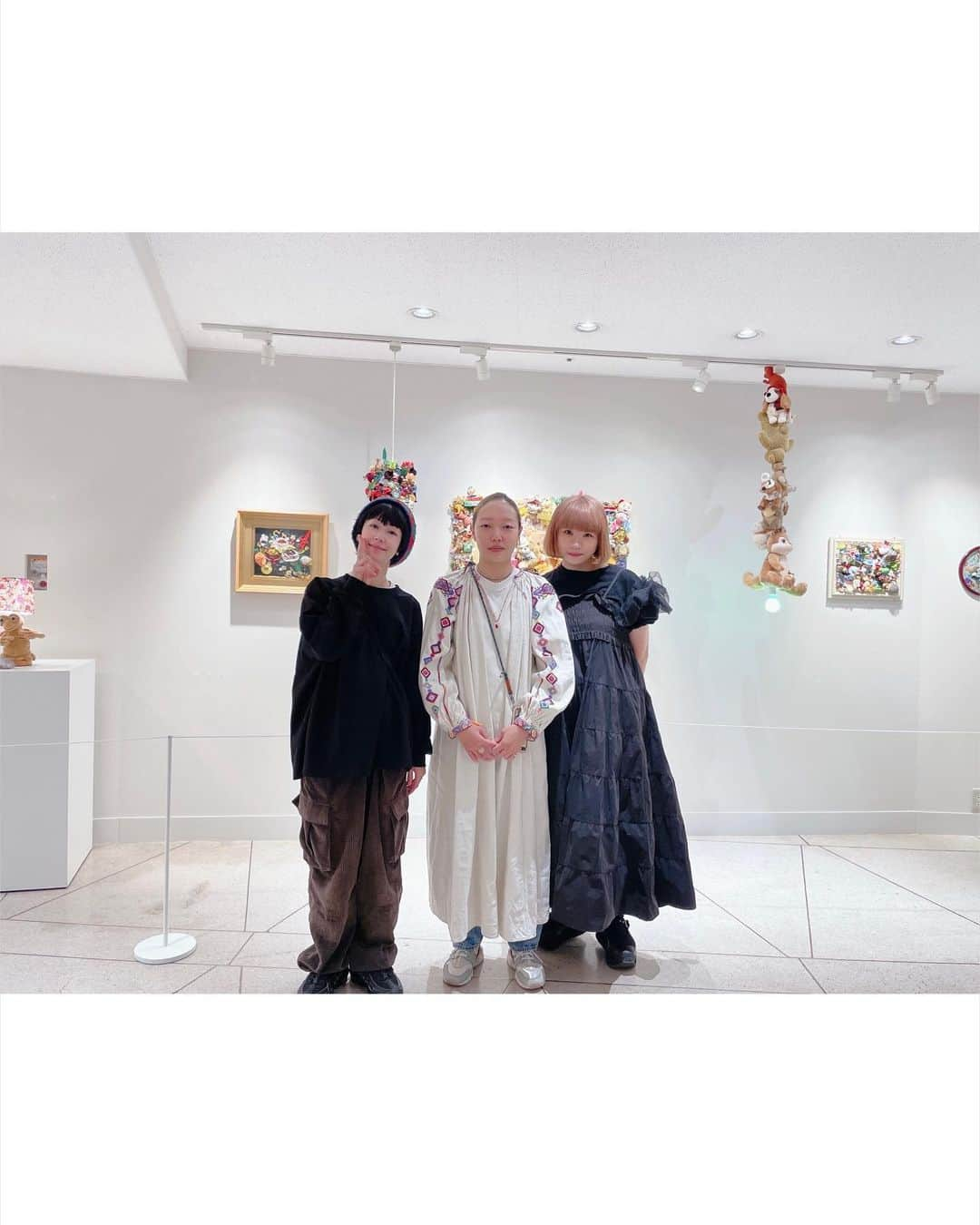 板橋よしえのインスタグラム：「. キム・ソンヘちゃんの個展 「Where one return」を観にカエラちゃん @kaela_official と横浜マリンタワーへ🫧 ソンへちゃんから語られる制作秘話、おもしろかった～☺️ ぜーんぶかわいいのだけど！中でもE.T.のランプがめちゃめちゃかわいいいい･･･😍❣️ 個展を観たあとはソンへちゃんとカエラちゃんと山下公園で海を見ながらのんびり～。天気も良くて気持ちよかったな😚家族とも来たいな！  ソンへちゃん素敵な機会をありがとうー☺️✨ _ _ _ _ _ _ _ _ _ _ _ _ _ _ _ _ _ _ _ _ _ _ _ _ _ _ _ _ _ _ キム・ソンヘ 「Where one return」 横浜マリンタワー 2階アートギャラリー 10/30(月)まで開催中🧸 _ _ _ _ _ _ _ _ _ _ _ _ _ _ _ _ _ _ _ _ _ _ _ _ _ _ _ _ _ _ #キムソンヘ」