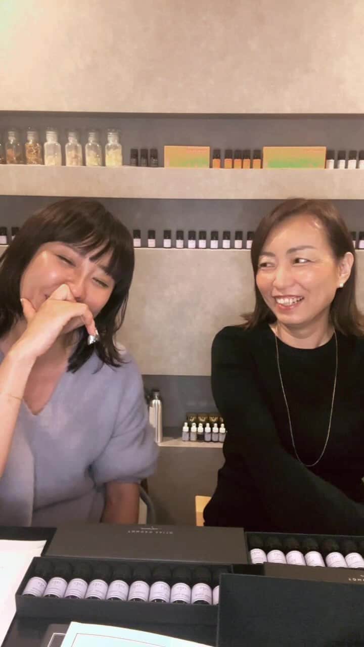 風間ゆみえのインスタグラム：「ご好評につき2024年1月開講クラスが決定！  『IAPAアロマ調香スタイリスト講座®×Bemoderation 2024.1月開講クラス』  ＜開催日時＞ 1日目：1月20日（土）14:00-16:30 2日目：2月10日（土）14:00-16:30 3日目：3月16日（土）10:00-12:30 4日目：4月13日（土）14:00-16:30 5日目：5月18日（土）14:00-16:30 6日目：6月8日（土）14:00-16:30  受講費：220,000円（tax included）  お申込みは IAPA HP Informationより🔗 https://www.iapa.or.jp/  @tomoko_saito_aromadesigner  @roomys.official  @iapa2013」