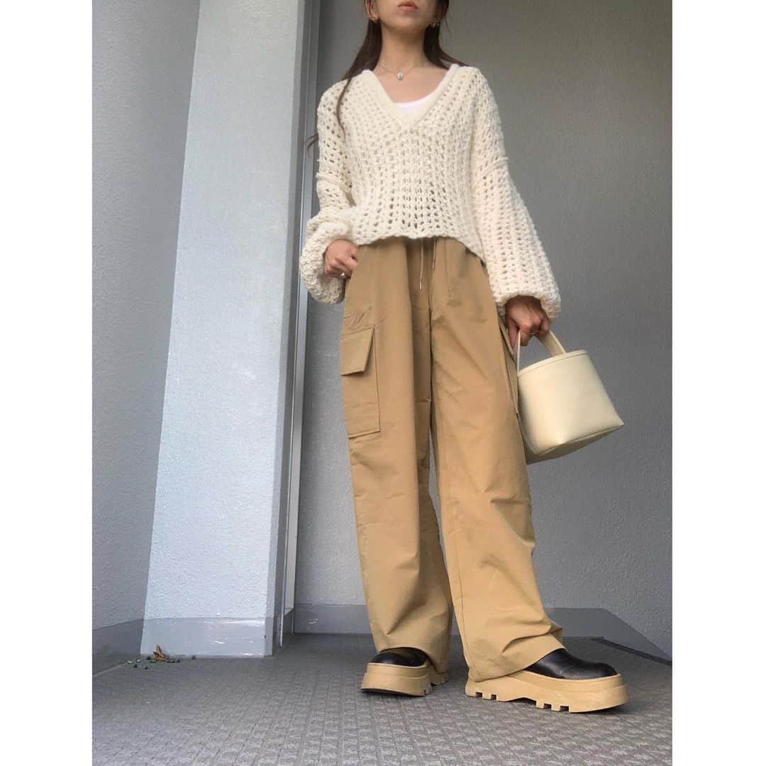 chieminsさんのインスタグラム写真 - (chieminsInstagram)「涼しくなってきたからダウンスタイル‧✧̣̥̇·͜·  knit tops▶︎▷#todayful  tank top▶︎▷#uniqlo  pants▶︎▷#agawd  boots▶︎▷#searoomlynn  bag▶︎▷#chiiiibag   #code  #coordinate #ootd #outfit #mylook #ママコーデ#156cmコーデ」10月25日 21時03分 - chery0131