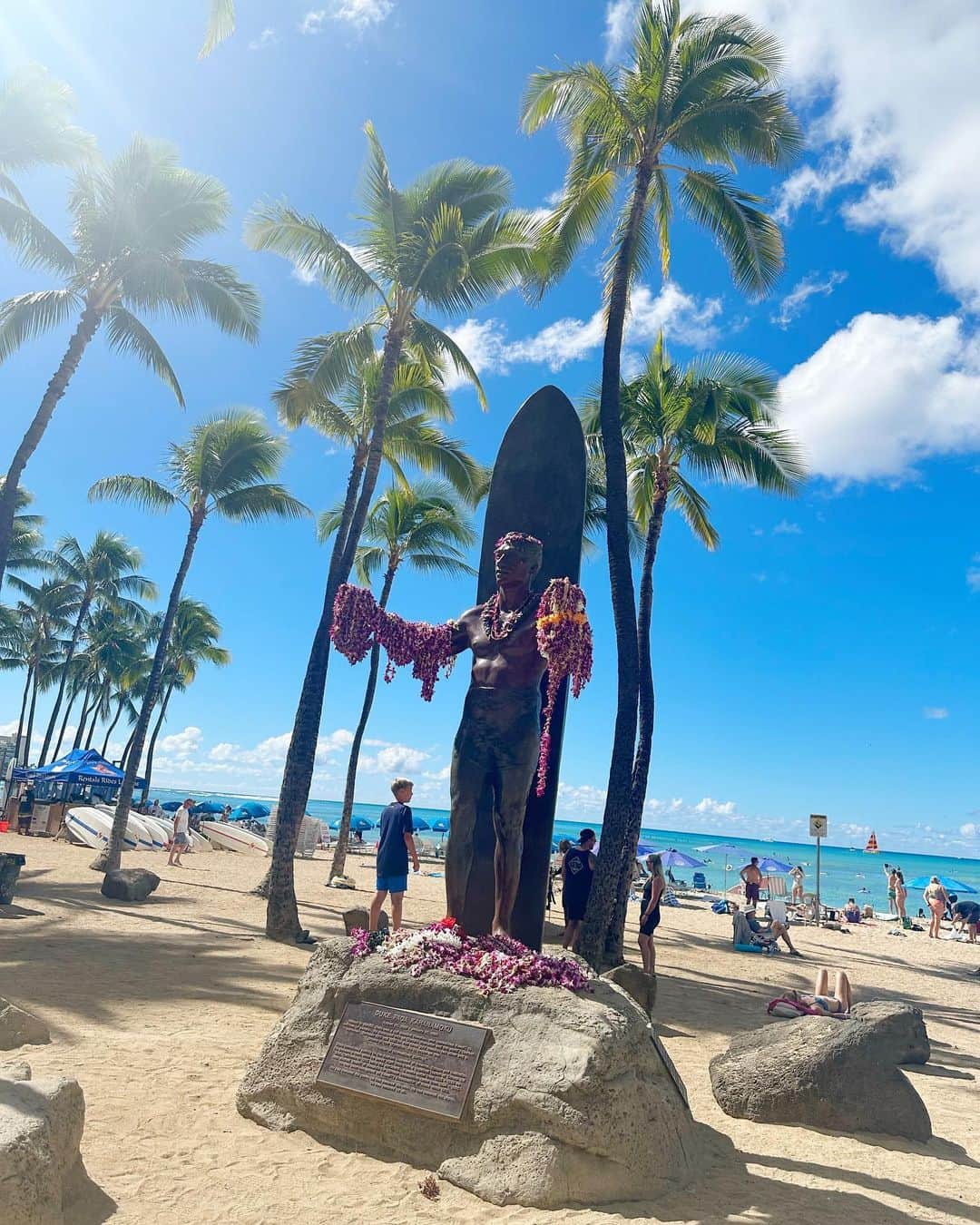 東海林里咲さんのインスタグラム写真 - (東海林里咲Instagram)「. .  夏の思い出 in Hawaii 🌺🌴  空の色が加工したみたいに 青空で感動☁️𓈒 𓂂𓏸 現地で購入したピンクのワンピース💕  . .」10月25日 21時03分 - risaaa_0411