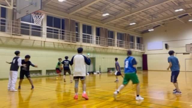のインスタグラム：「バスケ部練習日🏀 今日は診療放射線技師学科の1年生も応援📣に来てくれました！仲間の力をパワーに変えて💪 次の試合も頑張ります☺️✨  #大阪ハイテク #専門学校 #医療 #スポーツ #バイオ #再生医療 #人工知能 #授業 #実習 #アスレティックトレーナー #鍼灸師 #柔道整復師 #臨床工学技士 #バイオ技術者 #AIエンジニア #新大阪 #高校生 #部活 #バスケ部」