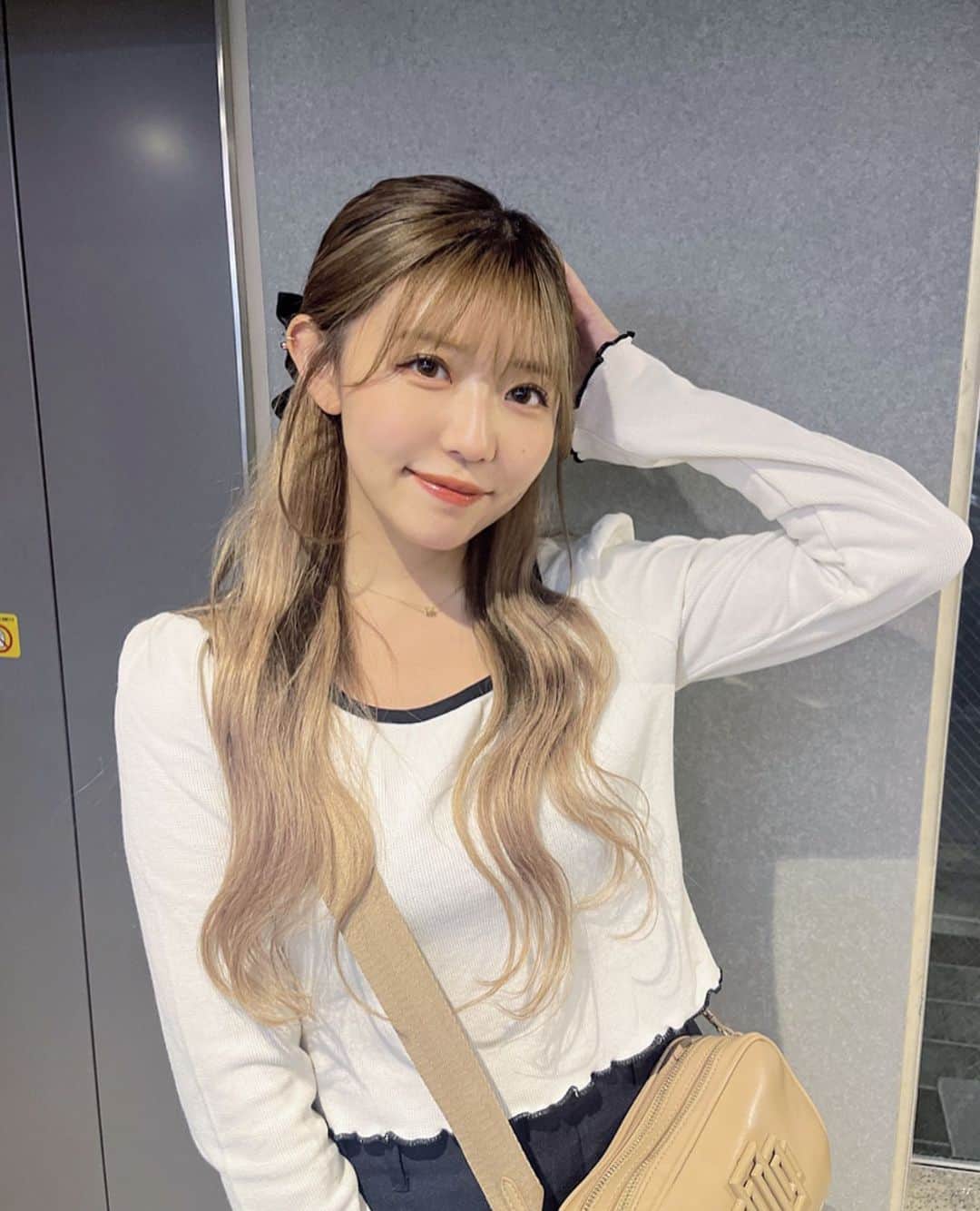 宇野みずきのインスタグラム：「. . . 暑がりだから秋でもニット着れないひと 🧏🏻‍♀️」