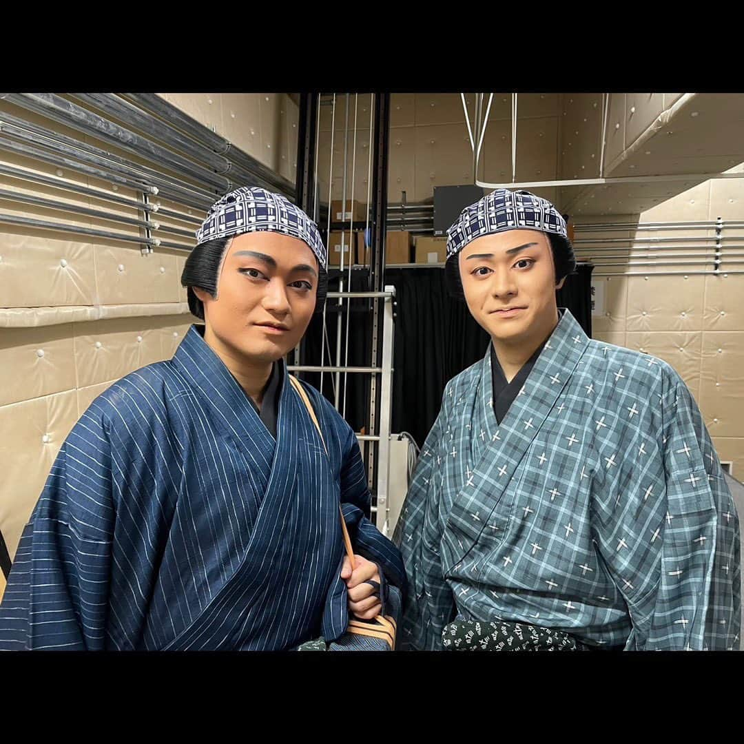 中村福之助さんのインスタグラム写真 - (中村福之助Instagram)「. 十月錦秋大歌舞伎『水戸黄門』 無事に千穐楽を迎えました🙇‍♂️ ⁡ とても楽しい1ヶ月でした！ 劇場へ来てくださった皆様は如何でしたでしょうか⁇ ⁡ ⁡ 来月は小倉へ！ 小さい頃から憧れの『小笠原騒動』に 初めて関わることができるので今からとても楽しみです✨ また、初めての小倉も楽しみたいと思います！ ⁡ ⁡ 彌十郎のおじさまと歌之助と📸 ⁡ ⁡ #中村福之助 #歌舞伎座 #水戸黄門 #平成中村座 #小笠原騒動 ⁡ #坂東彌十郎 #中村歌之助」10月25日 21時07分 - fukunosuke_3