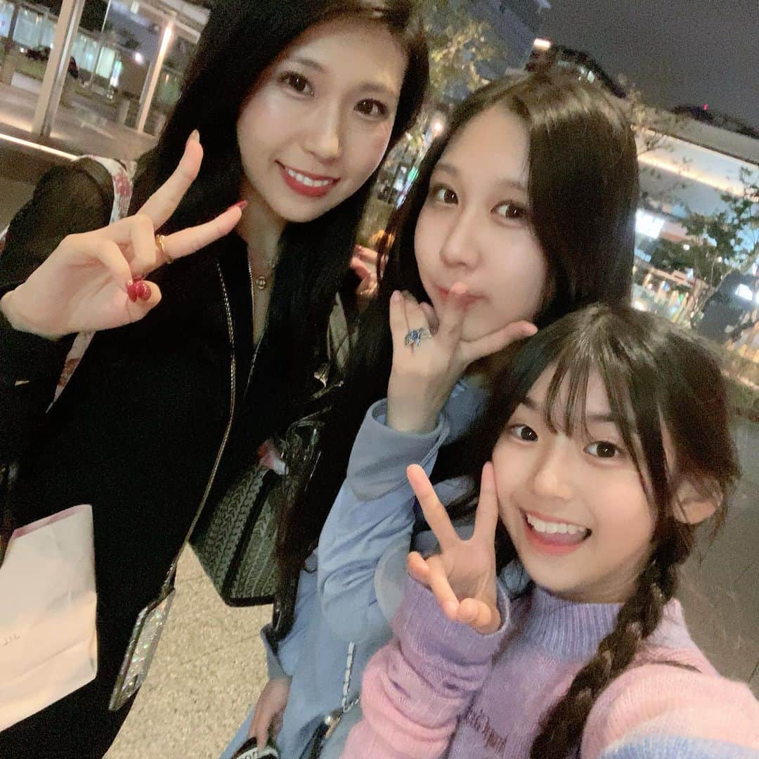 ゆわももチャンネルのインスタグラム：「テレビ収録の帰りでいろんな気持ちいっぱいで撮った一枚🥹これから頑張ります！親子としても、それぞれの夢も！😊  #ゆわももチャンネル #親子 #これからがスタート」