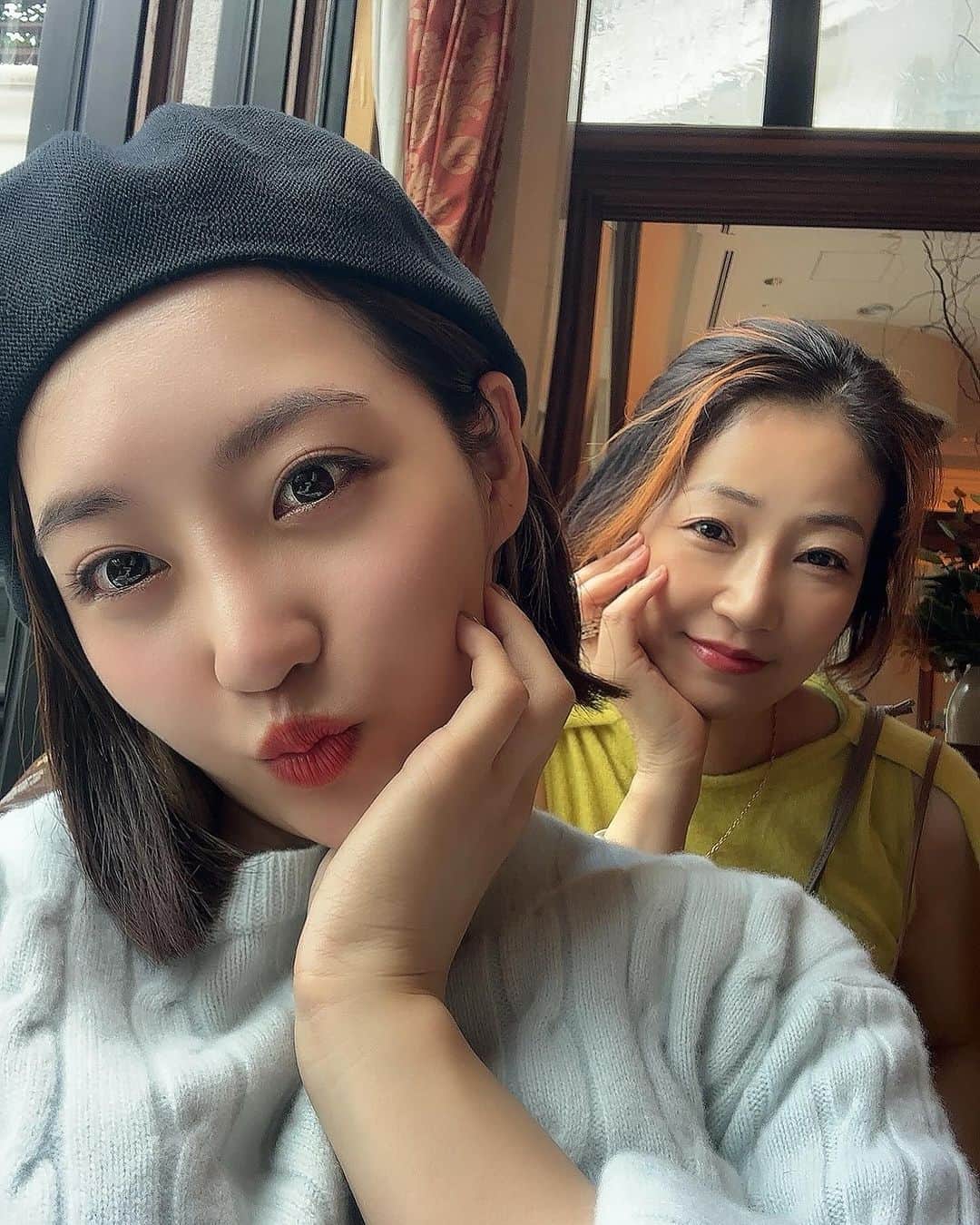 中西悠綺のインスタグラム：「With my mom💕ママとお買い物しとる時に台湾雑貨店を見つけたよ〜🧺台北に留学してた日々が懐かしくなりました✨  我和媽媽去了日本的一家台灣雜貨店☺️這裡有很多台灣的東西〜! 我很懷念以前在台北留學的日子📚」