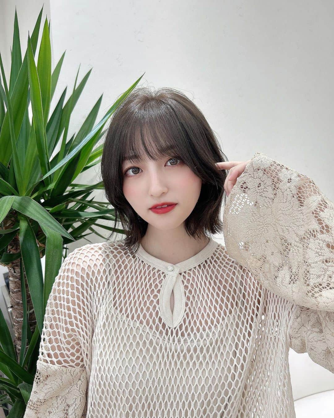 石井陽菜のインスタグラム：「⁡ ⁡ ⁡ 1年ぶりにボブにしました✂️ そして髪の毛も染めたよ〜  カラーは @tetsuyama_cho_am さん！ ありがとうございます✨ ⁡ ⁡ #ボブヘアー #ショートボブ #ヘアスタイル」