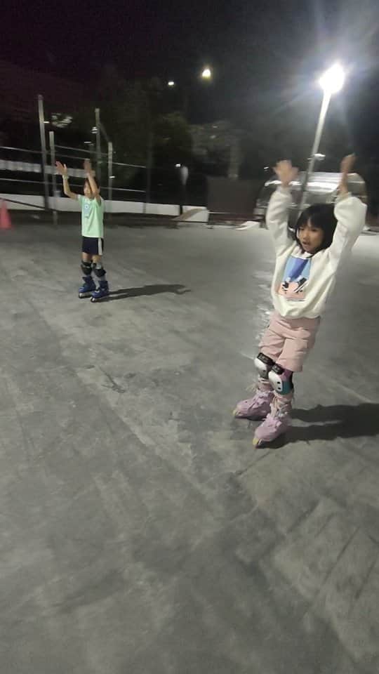 安床エイトのインスタグラム：「Skate Session @ascschool with aggressive and skate dance kids.   アグレッシブスケートとスケートダンスの初のコラボレーションを試みました♪   インラインスケートのことなら【ASCスクール】で検索🔍初心者からアスリートまで幅広いレベルに対応したアーバンスポーツ運動教室！   WEB : https://ASCschool.com 　 #USJ #ユニバ #ado #ゾンビダンス #ASCスクール」