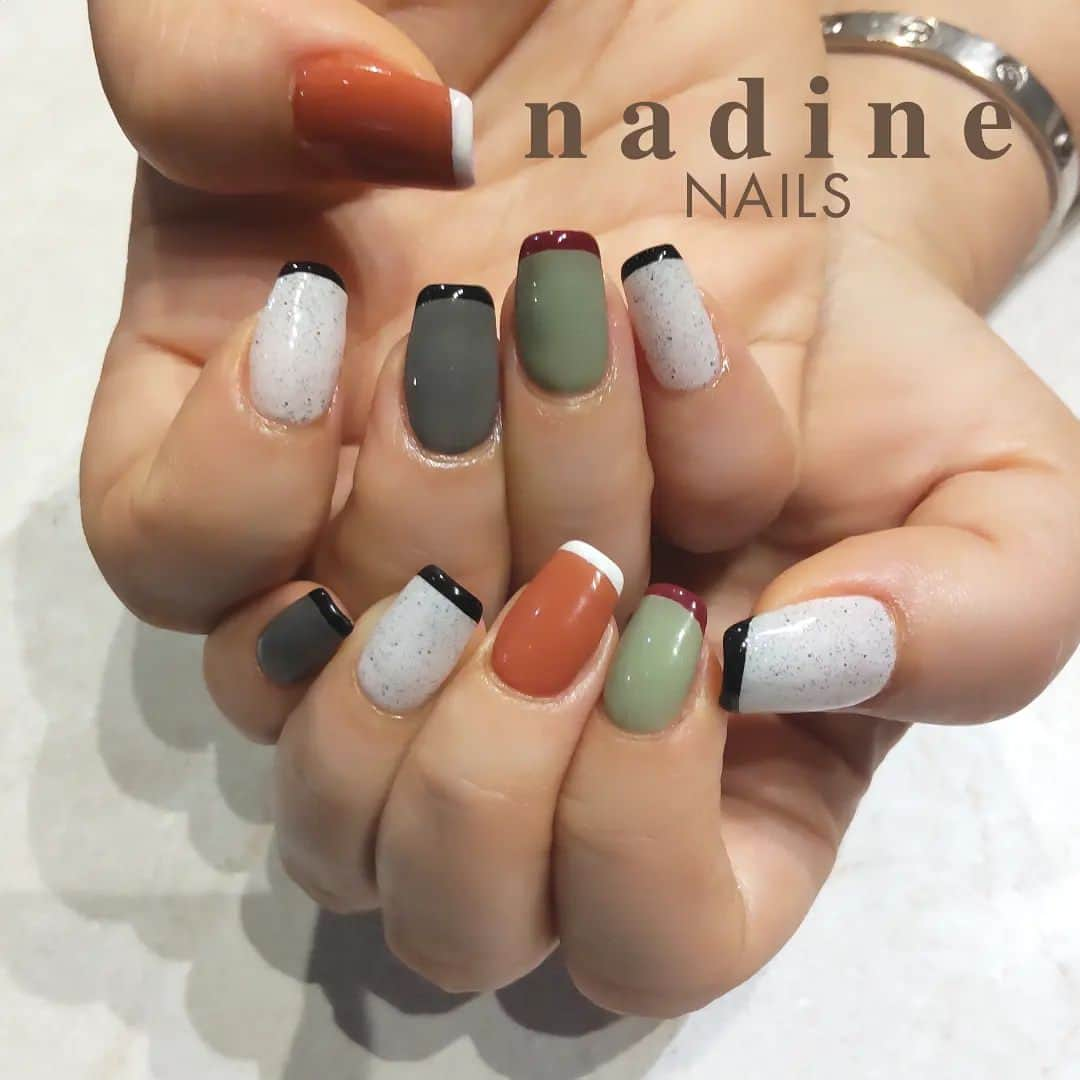 nadineNAILSのインスタグラム：「秋色カラフル✨  持ち込み画像アレンジになります♡  #nailart #nailstagram #nails #art #instnailstyle # #japanstyle  #originalnails #gold#silver#美甲 #gelnails #gel甲 #ニュアンスネイル#girlsfashion #ミラーネイル  #clearnails #フレンチネイル#リングネイル #ワンホンネイル#pedicure #パールデザイン #秋色ネイル#マグネットネイル#グラデーションネイル#韓国ネイル#水玉ネイル#ツイードネイル#クリアネイル#オータムカラーネイル  nailsheet @lavankomono」