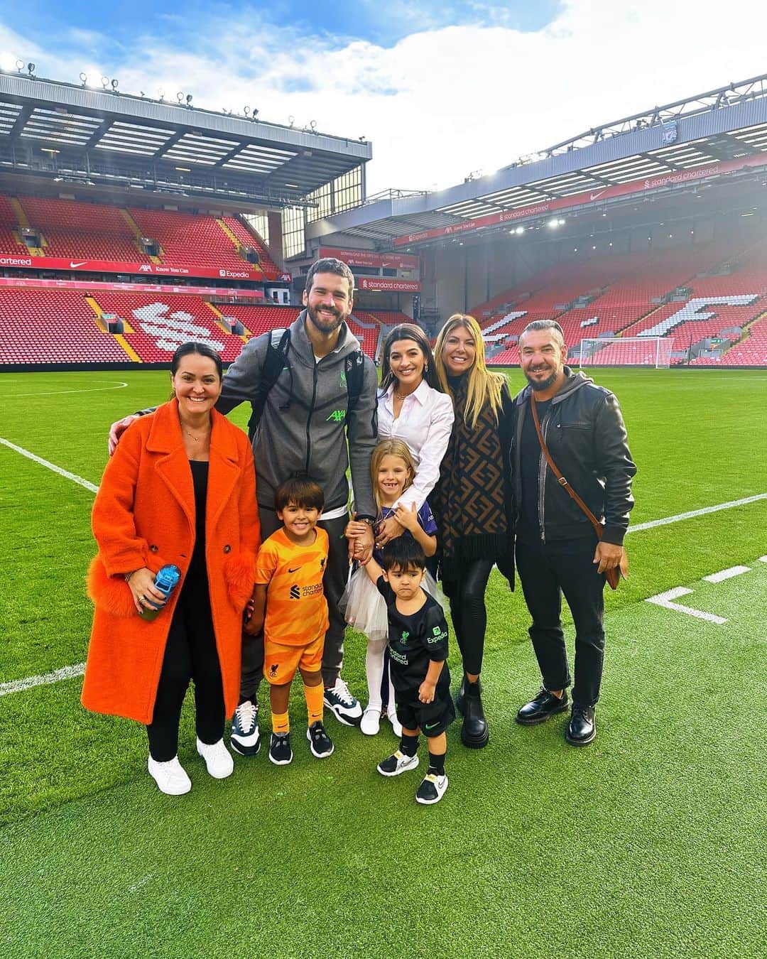 ナタリア・ベッカーのインスタグラム：「Registro dessa visita especial! Um presente de Deus ter esse tempo com vocês família!! Amamos vocês!! @alexandra_abrantes_ @orodolfoabrantes ❤️ #YNWA」