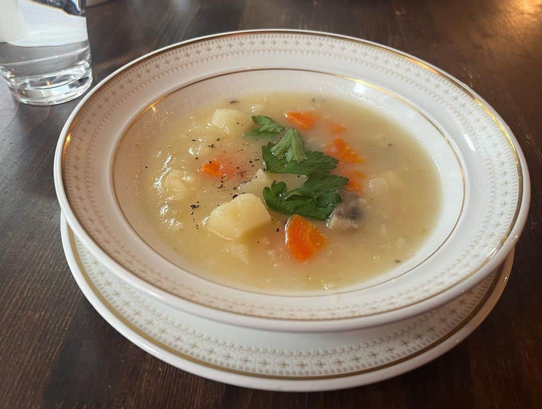 日高里緒さんのインスタグラム写真 - (日高里緒Instagram)「チェコの料理食べた🍽️  食べたことない味。。 料理名忘れた。。 めちゃ美味しかった〜  友達と食べに行ったんやけど 久しぶりにゆっくりご飯食べられた気がする☺︎ またまた海外のご飯ブーム到来です  次はベトナムかブラジル料理食べたい🌱  おすすめの国の料理教えてください☺︎」10月25日 21時20分 - rio_hidaka