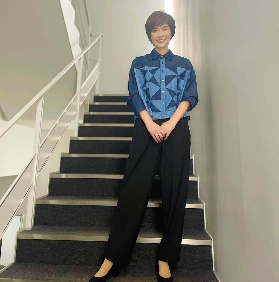 今村涼子さんのインスタグラム写真 - (今村涼子Instagram)「1.２枚目#衣装#ニット#FILDEFER#パンツ#エウクレイド 3.４枚目#ニット#グラン山貴#スカート#NOMBREIMPAIR 5.６枚目#シャツ#FILDEFER#パンツ#グラン山貴 #気象予報士#気象キャスター #Jチャン#Jチャン天気 #スーパーjチャンネル」10月25日 21時20分 - ryoko.imamu