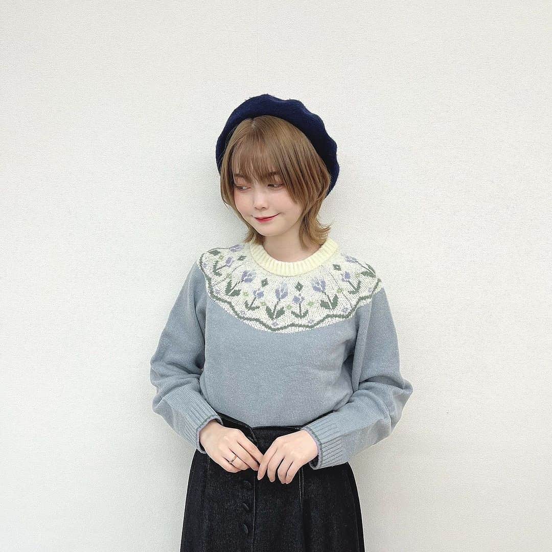 F i.n.t_officialさんのインスタグラム写真 - (F i.n.t_officialInstagram)「. . ……………………… ⁡ 𝗉𝗂𝖼𝗄 𝗎𝗉 𝗂𝗍𝖾𝗆 🌷 ⁡ ……………………… ⁡ とびきりキャッチーなチューリップ柄が目を惹くニットプルオーバー🤍 華やかなカラーリングとノルディックのような雰囲気が 重くなりがちな秋冬のコーデを明るくしてくれます🧺 ⁡ ⁡ ☑︎ #チューリップジャガードヨークニットプルオーバー /F i.n.t  ivory/blue gray  ¥8,580(tax in) ⁡ 詳細はタグ付けをチェック🏷️ ⁡ ⁡ ￣￣￣￣￣￣￣￣￣￣ ⁡ 𝐚𝐧 𝐚𝐧𝐨𝐭𝐡𝐞𝐫  𝐚𝐧𝐠𝐞𝐥𝐮𝐬 𝐏𝐎𝐏 𝐔𝐏 𝐒𝐇𝐎𝐏 開催決定 ⁡ ⁡ 【開催場所】 an another  angelus 阪急西宮ガーデンズ店 @an3_hng ⁡ 【出店ブランド様】 Joëlle（ジョエル）様 @joelle_chapeau  ⁡ Joëlleという名の架空の人物をイメージした帽子店 古き良き時代のアンティークやヴィンテージからインスパイアを受け、現代の生活にも馴染むデザインを1点1点熟練の職人の手により制作しています ⁡ ⁡ 【開催期間】 10.26Thu- 10.31 Tueの6日間限定 ⁡ ぜひこの機会にショップへお越しください 皆さまのご来店を心よりお待ちしております ⁡ ⁡ #fint #2023AW #2023autumn #fashion  #AutumnCollectio‪n   #フィント #秋コレクション #コレクション #オータムコレクション #ガーリーコーデ #秋冬ニット #レトロコーデ #クラシカルコーデ #フレンチカジュアル#ガーリーコーデ #秋色コーデ  #スカート #秋コーデ #秋 #コーディネート #ジャガード」10月25日 21時21分 - fi.n.t_official
