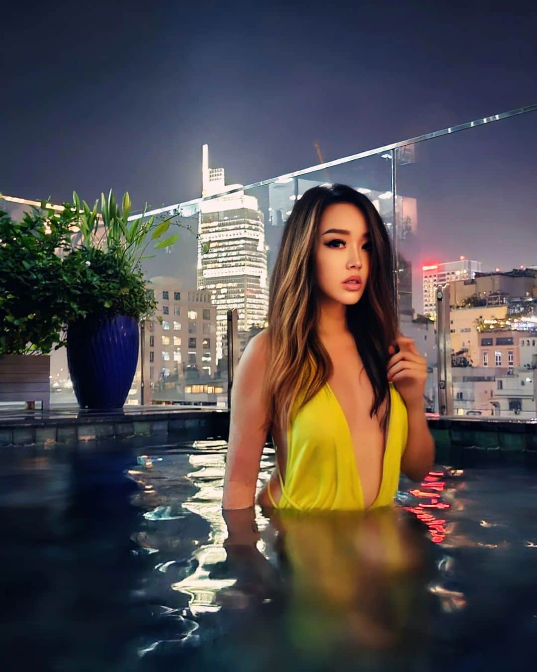 Nicole Chenのインスタグラム：「Amazing HCMC vietnam 🇻🇳 Loving the Halloween Party  Thank you for the hospitality #djane #dj #djlifestyle #vietnam #hochimincity」