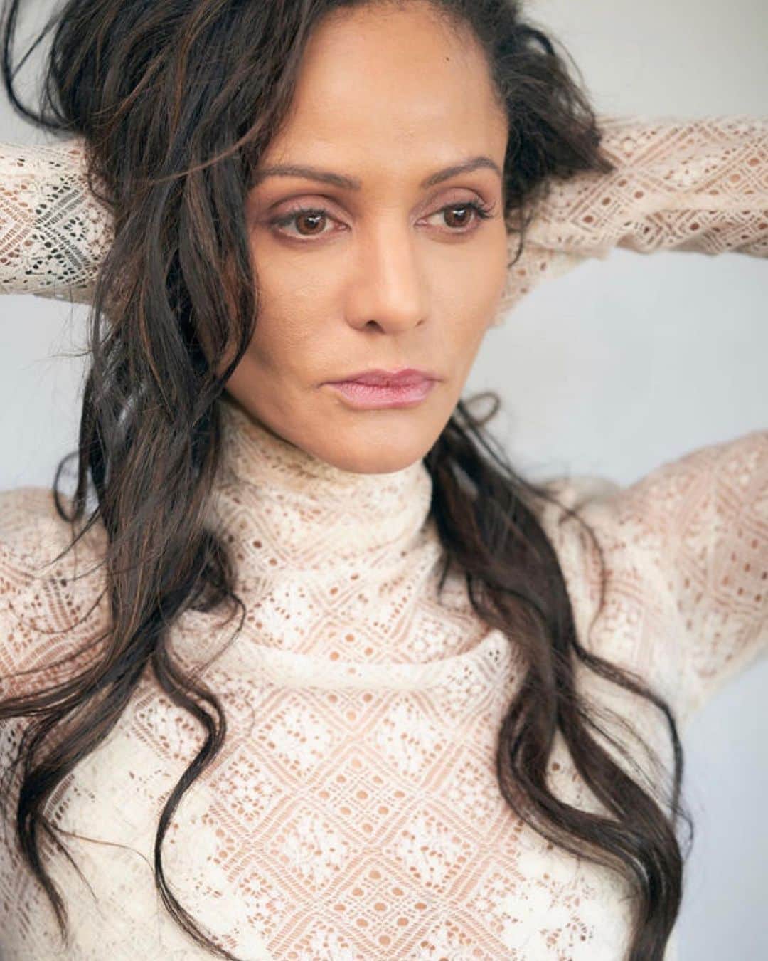 ジョセフ・モーガンのインスタグラム：「HAPPY BIRTHDAY to my incredible, passionate, talented, beautiful, generous, supportive, adventurous, courageous and compassionate wife. All my love always & forever. Your husband.」
