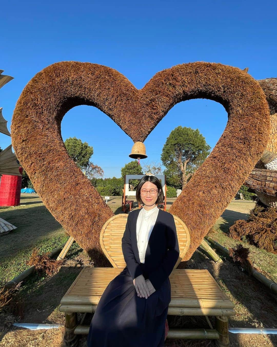 たかまつななのインスタグラム：「お隣座って下さる方、募集中でございます。  鹿児島県長島町に仕事でやって参りました。全国ご一緒にまわりたいです。町民の皆様が作られたそうです。」