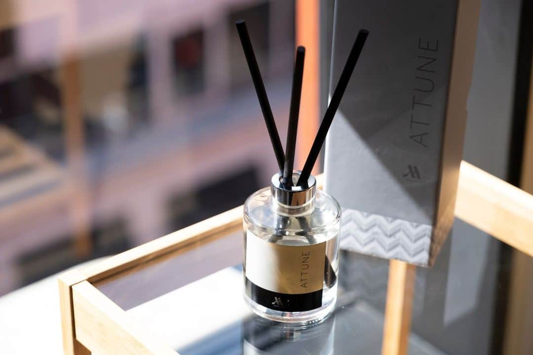 東京マリオットホテルのインスタグラム：「＼オンラインショップ 今月のおすすめ商品／ マリオットの”ATTUNE”の香りのディフューザーに、新たにリードタイプが仲間入り。香りを楽しみながら、お部屋のインテリアとしてもおすすめです。」