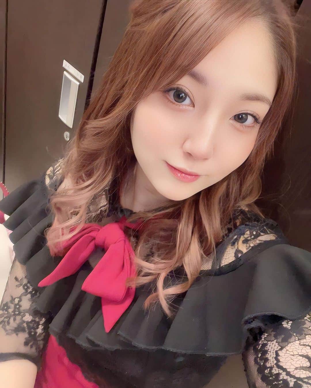 寒河江春紀のインスタグラム：「‪ꔛ‬♡‪ 出勤したよー✨♡ 今日は久しぶりに出勤前フェイスパック使ったのでお肌がちゅるちゅるです🥺 あ、今日インフルの予防接種したけど痛くなかった！ 注射平気😗  #バルセロナグループ #ピーアンドジェー #札幌 #すすきの #ススキノ #キャバクラ #キャバ嬢 #キャバクラ嬢 #ニュークラブ #ニュークラ #ニュークラ嬢 #キャバ #ラウンジ #ラウンジ嬢 #ガールズバー #ホステス #すすきのキャバクラ #すすきのキャバ嬢 #すすきのグルメ #札幌旅行 #美人 #美女 #可愛い #可愛い女の子 #銀座 #六本木 #北新地 #錦 #中洲 #オタク」