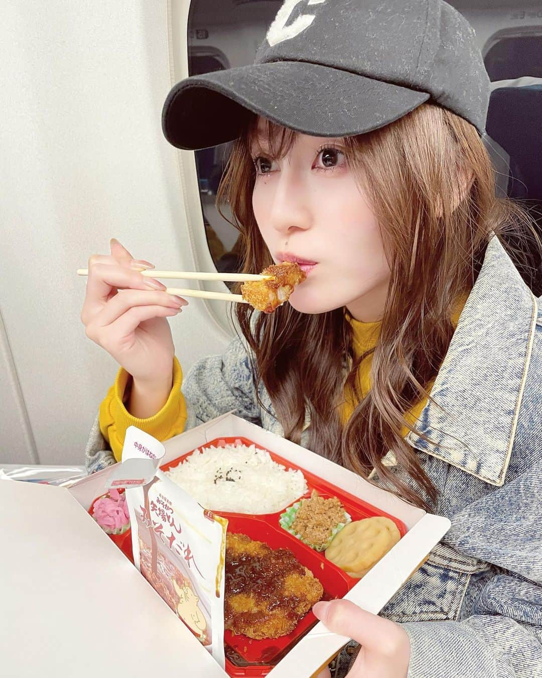 三浦菜々子さんのインスタグラム写真 - (三浦菜々子Instagram)「矢場とんを食べてぶたさんになった日🐷🐽  #白キャン #真っ白なキャンバス #アイドル #idol #三浦菜々子 #矢場とん #名古屋グルメ #名古屋駅 #名古屋駅グルメ #名古屋観光」10月25日 21時34分 - miura_nanako