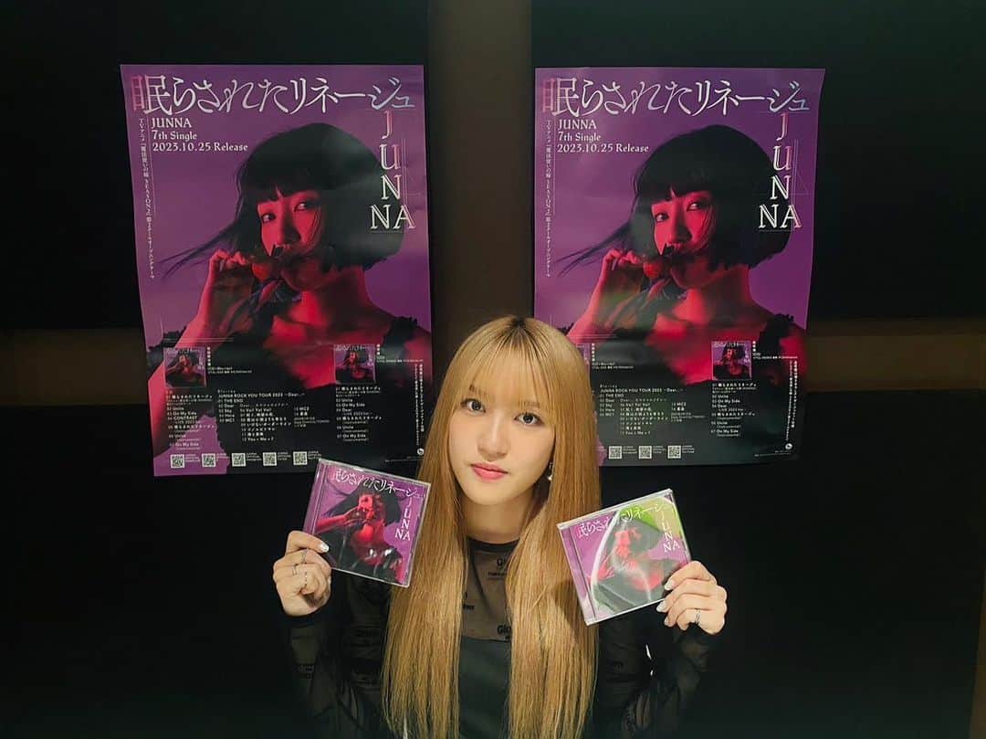 JUNNAのインスタグラム：「「眠らされたリネージュ」リリース日のインスタライブ、ありがとうございました！  シングルとしては、久しぶりのリリースになるので、たくさんの方にこのCDが届いていることを願ってます。  本当に最強の3曲と、ライブ音源、ライブ映像が入っております！  まだ、手にとっていない方は、ぜひ！」